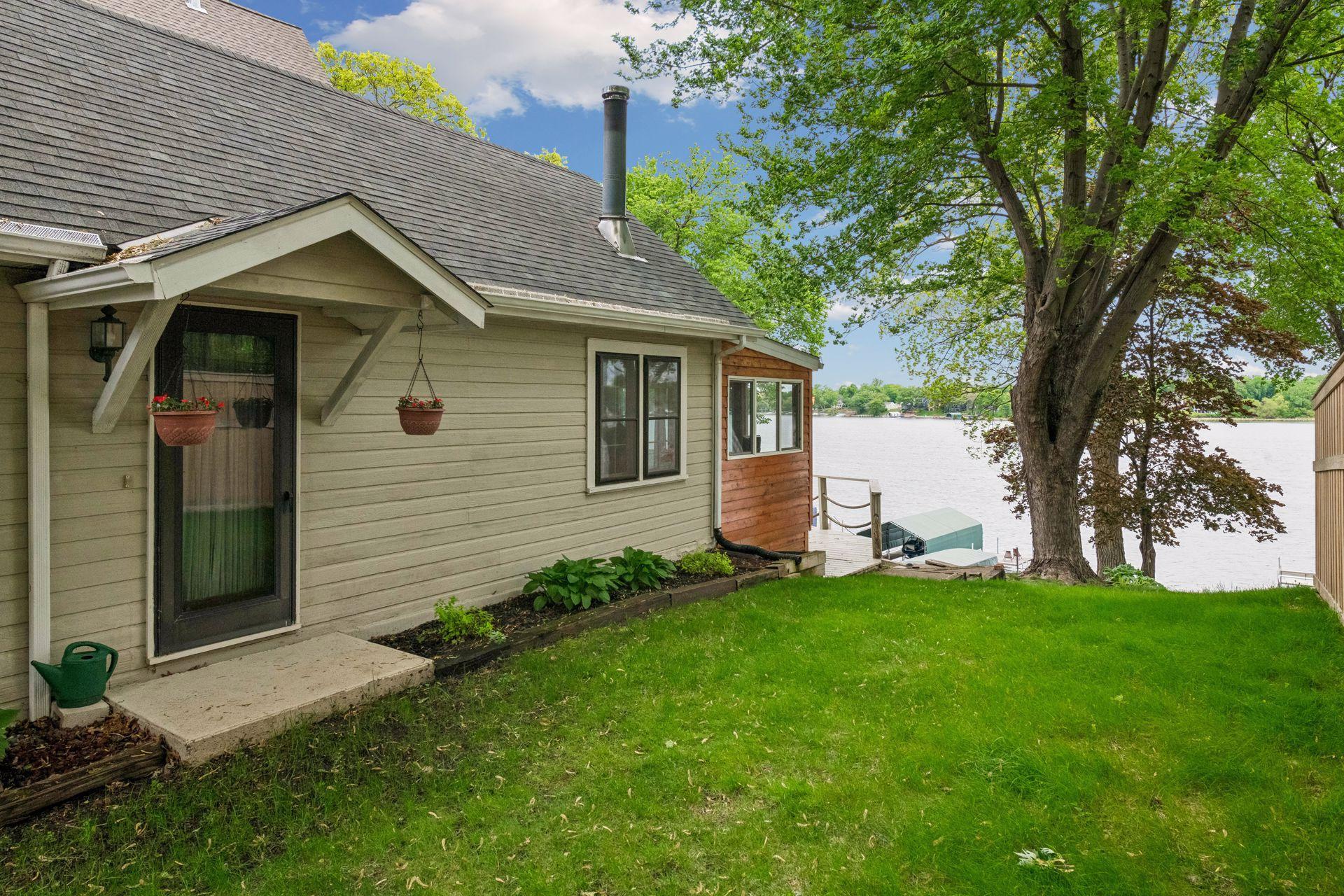 4936 Edgewater Drive Property Photo 3