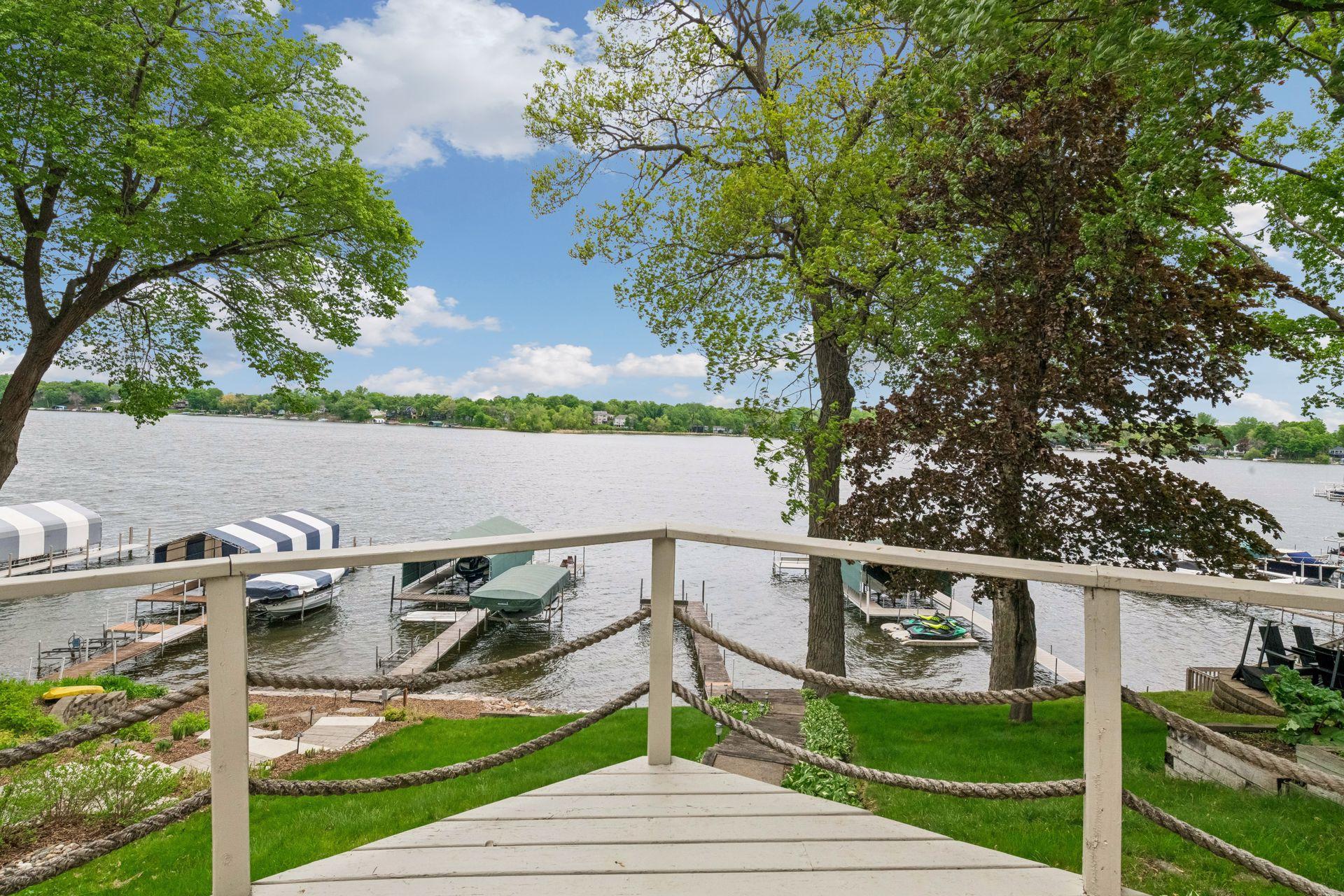 4936 Edgewater Drive Property Photo 4