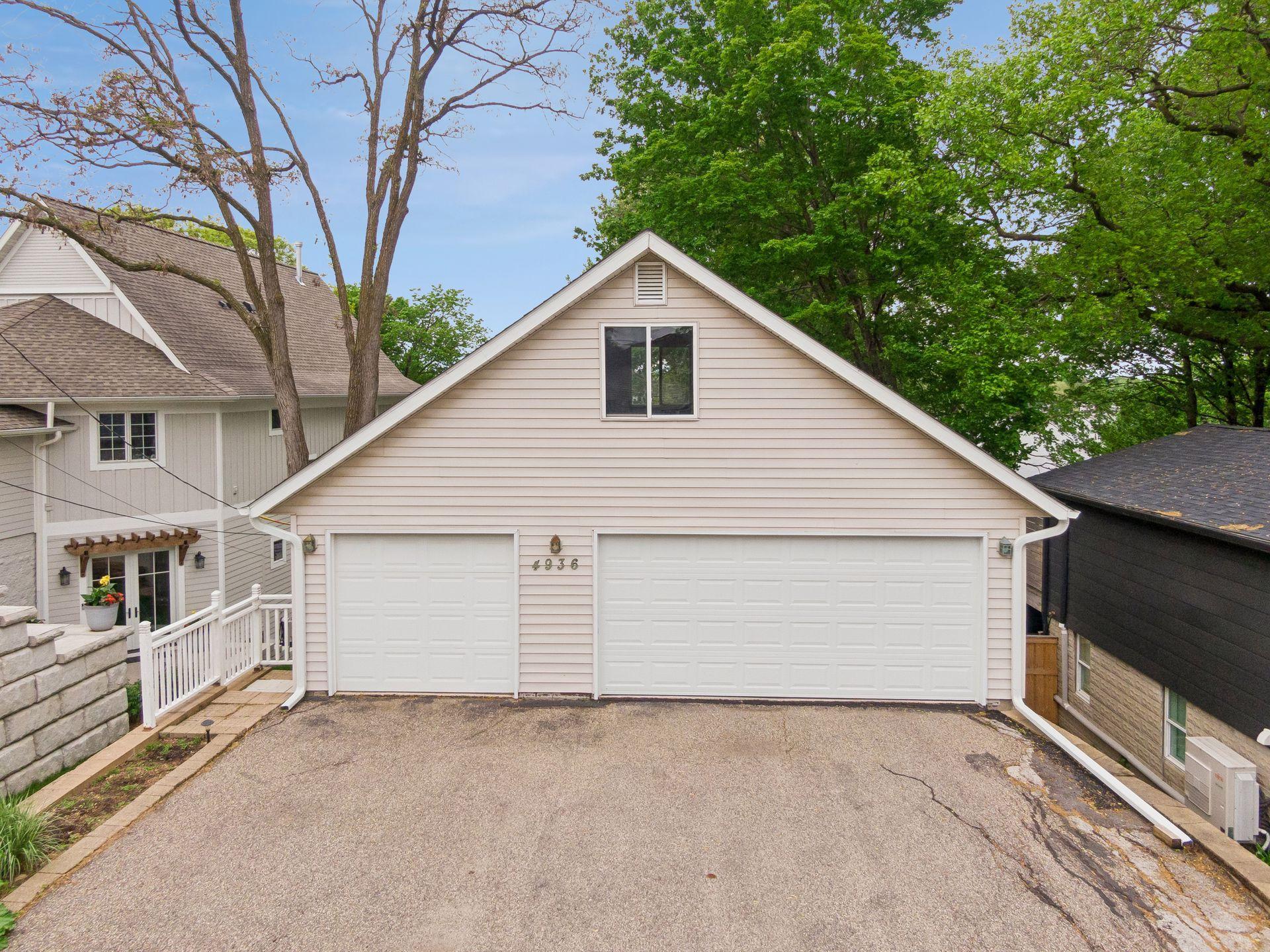 4936 Edgewater Drive Property Photo 5