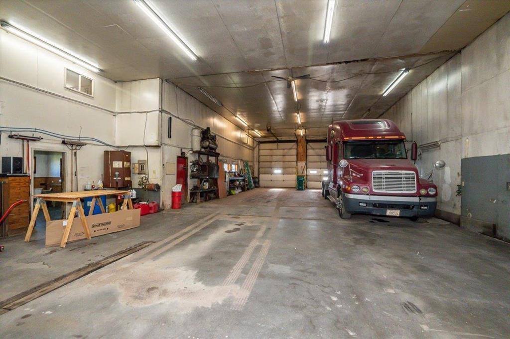 4090 S County Rd A Property Photo 26