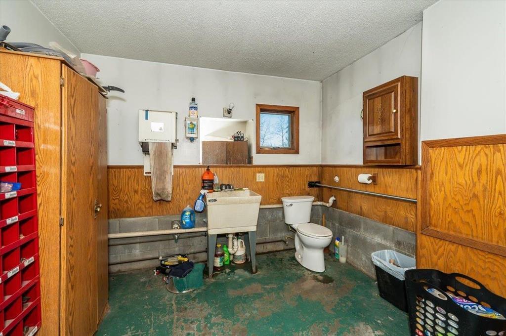 4090 S County Rd A Property Photo 27