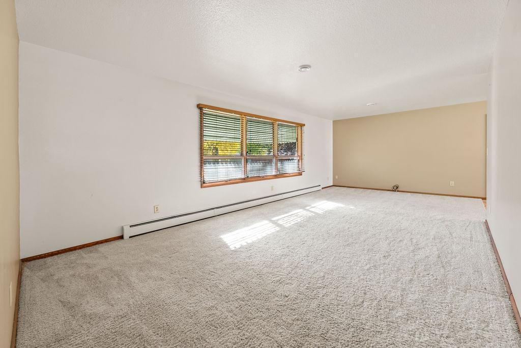2807 Edgewood Drive N Property Photo 4