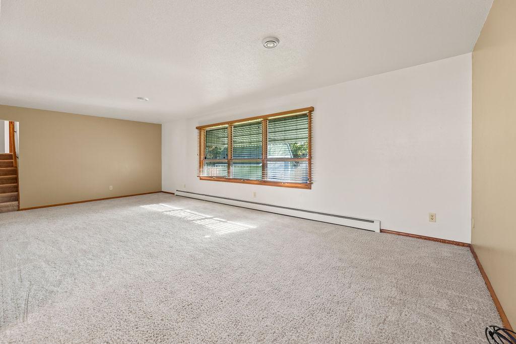 2807 Edgewood Drive N Property Photo 6