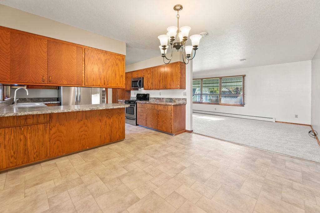 2807 Edgewood Drive N Property Photo 11