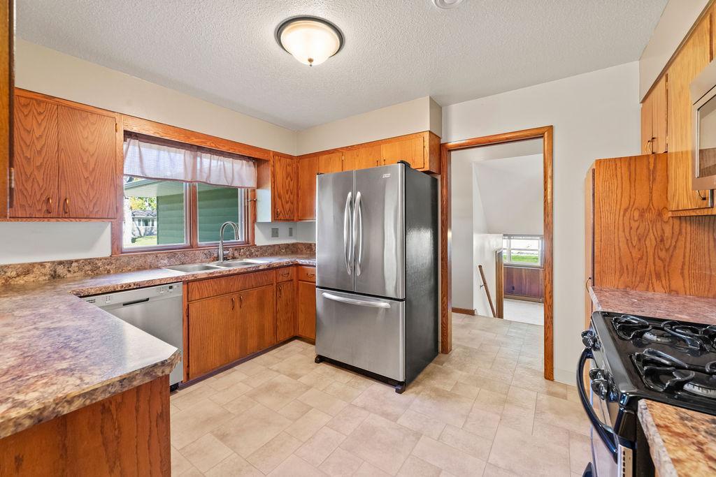 2807 Edgewood Drive N Property Photo 15