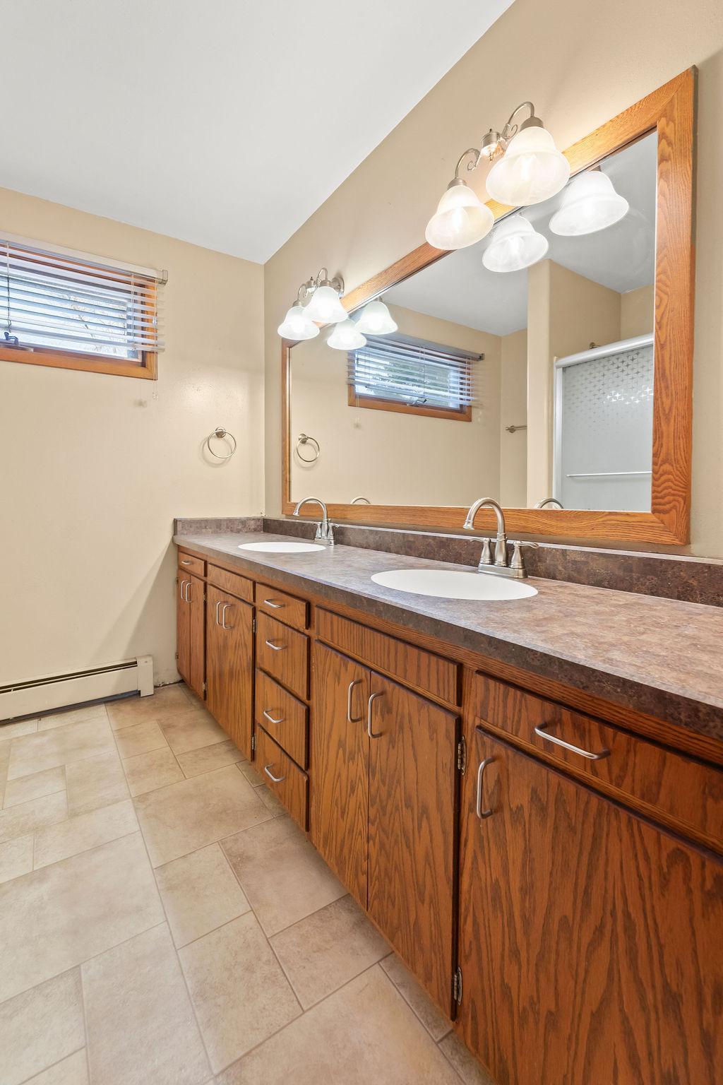 2807 Edgewood Drive N Property Photo 25
