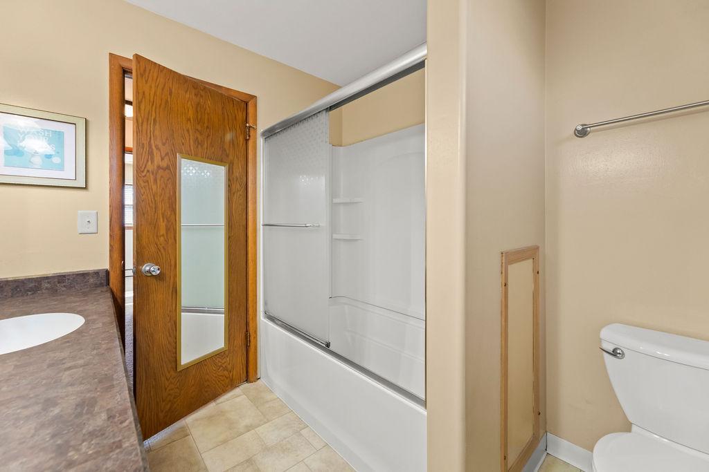 2807 Edgewood Drive N Property Photo 27