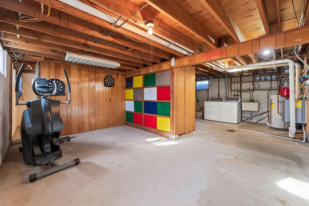 2807 Edgewood Drive N Property Photo 43