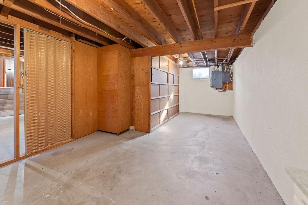 2807 Edgewood Drive N Property Photo 45