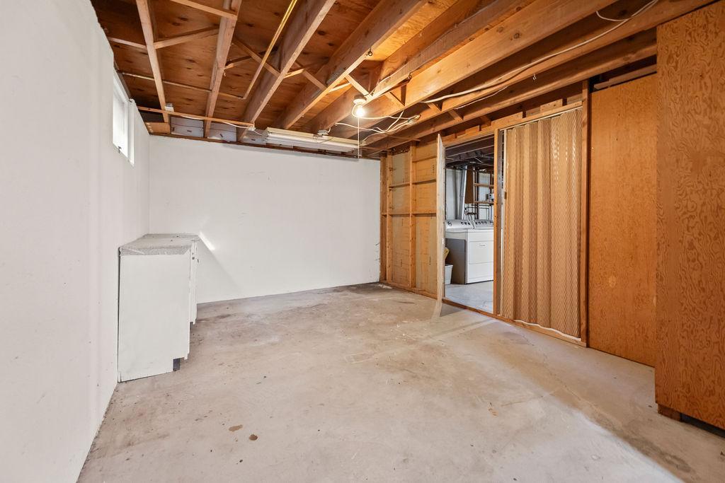 2807 Edgewood Drive N Property Photo 46
