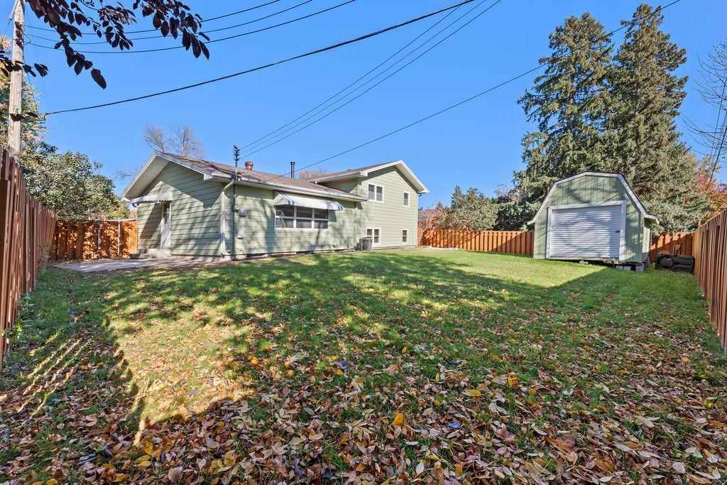 2807 Edgewood Drive N Property Photo 49