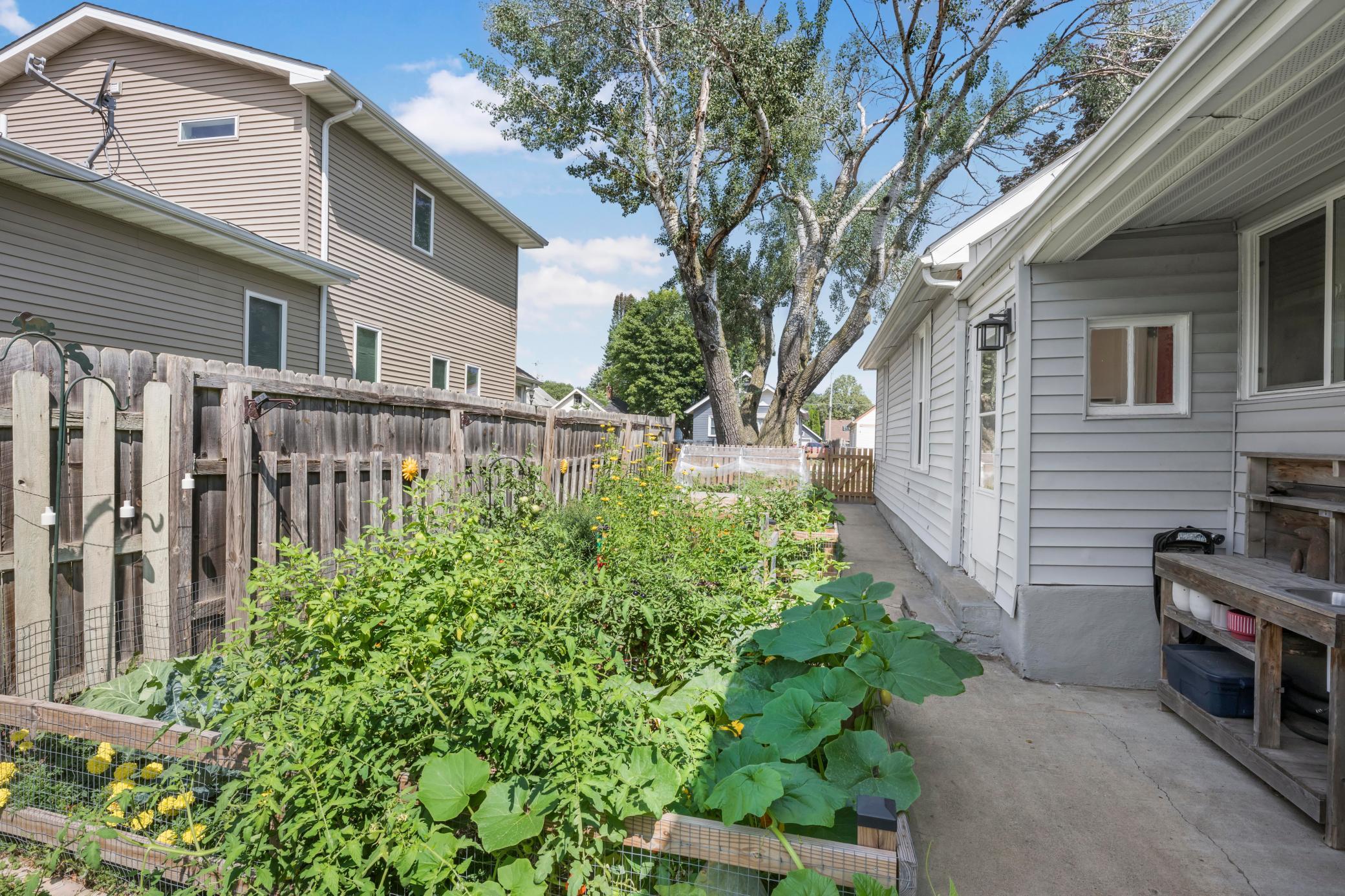 282 Annapolis Street E Property Photo 23