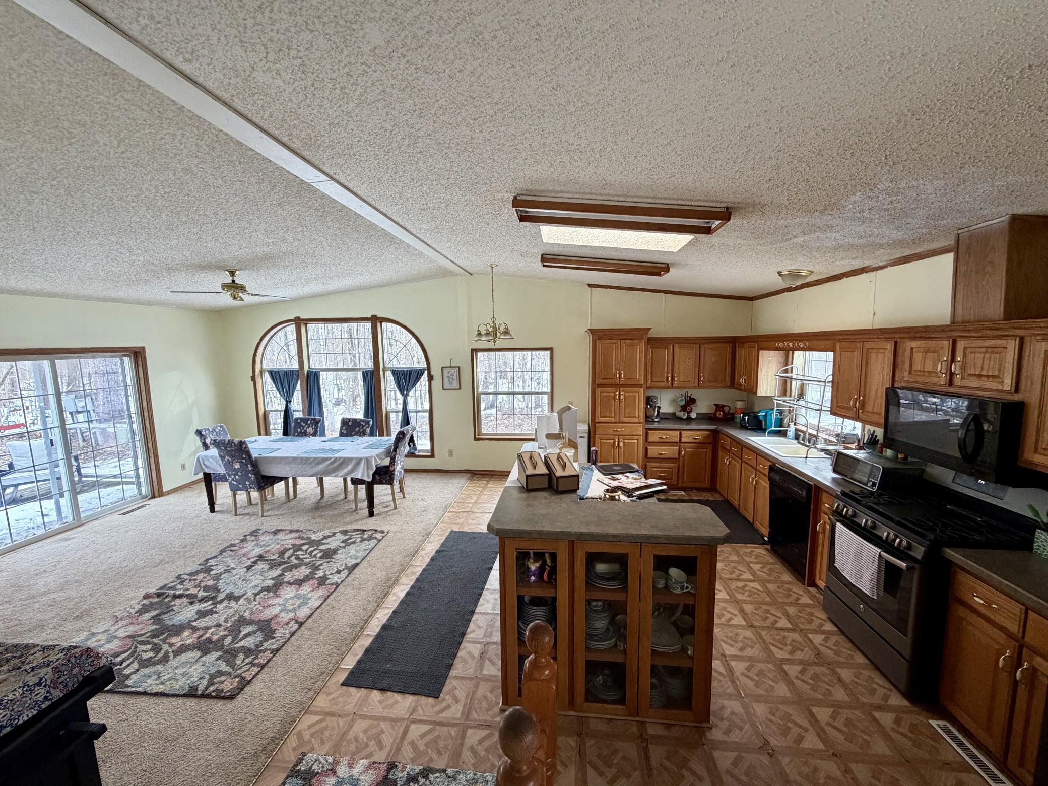 3911 Alder Street Ne Property Photo 4