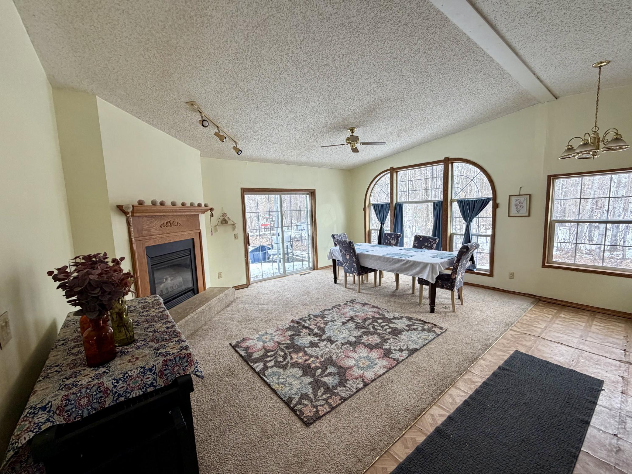 3911 Alder Street Ne Property Photo 5