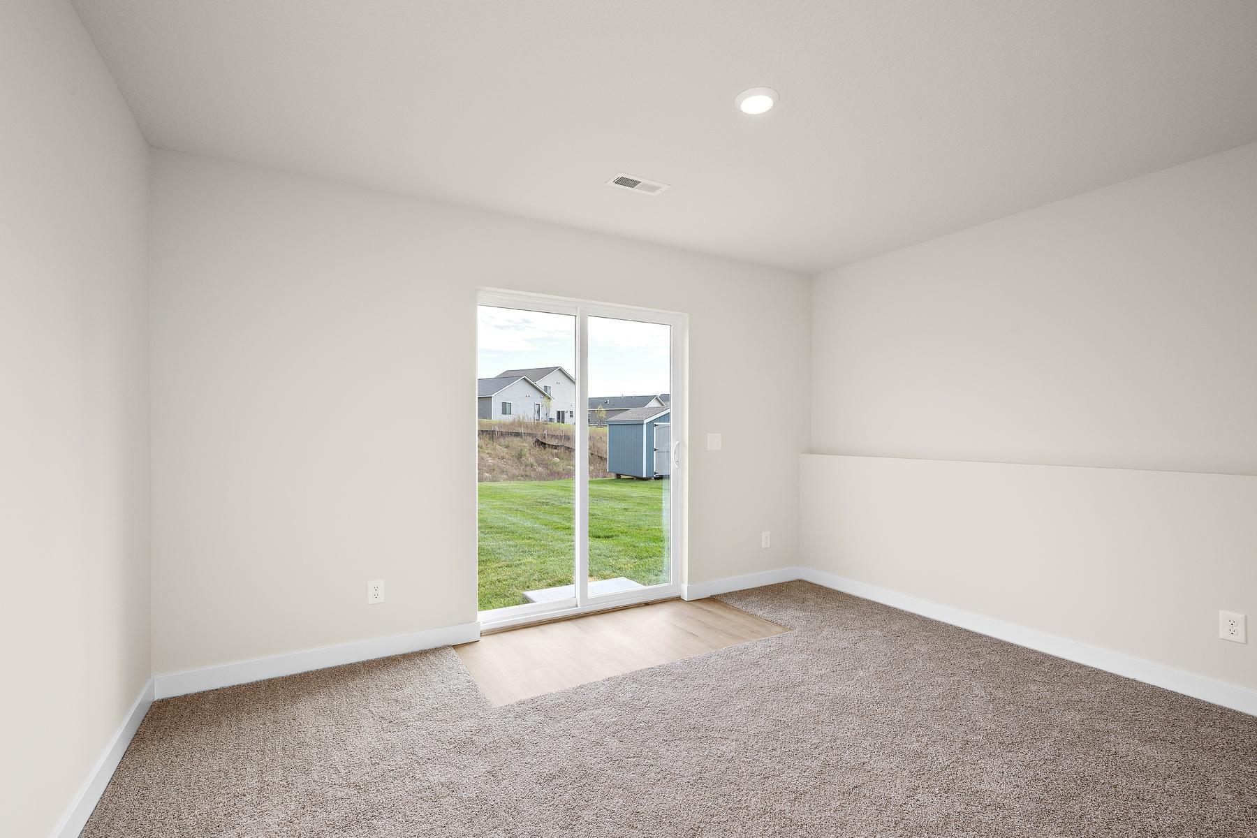 608 Redwood Loop N Property Photo 13