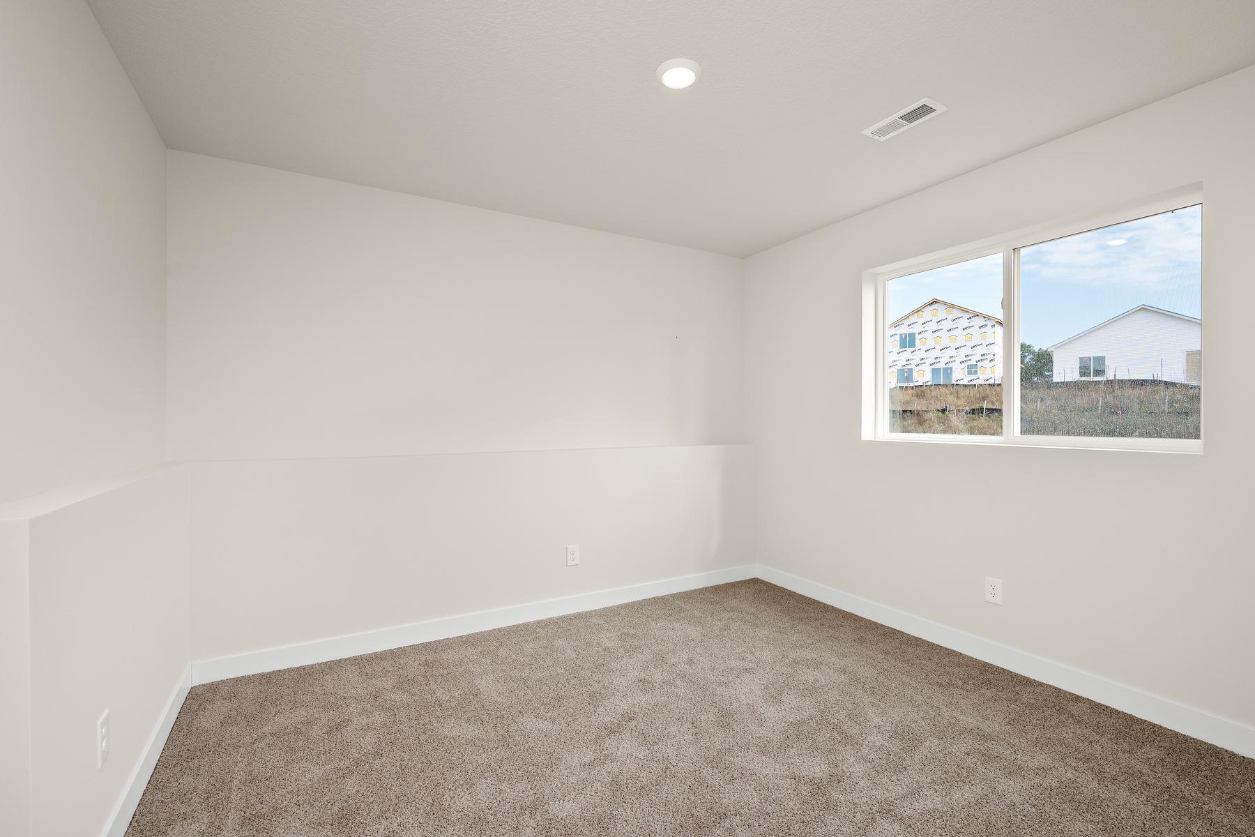 608 Redwood Loop N Property Photo 14