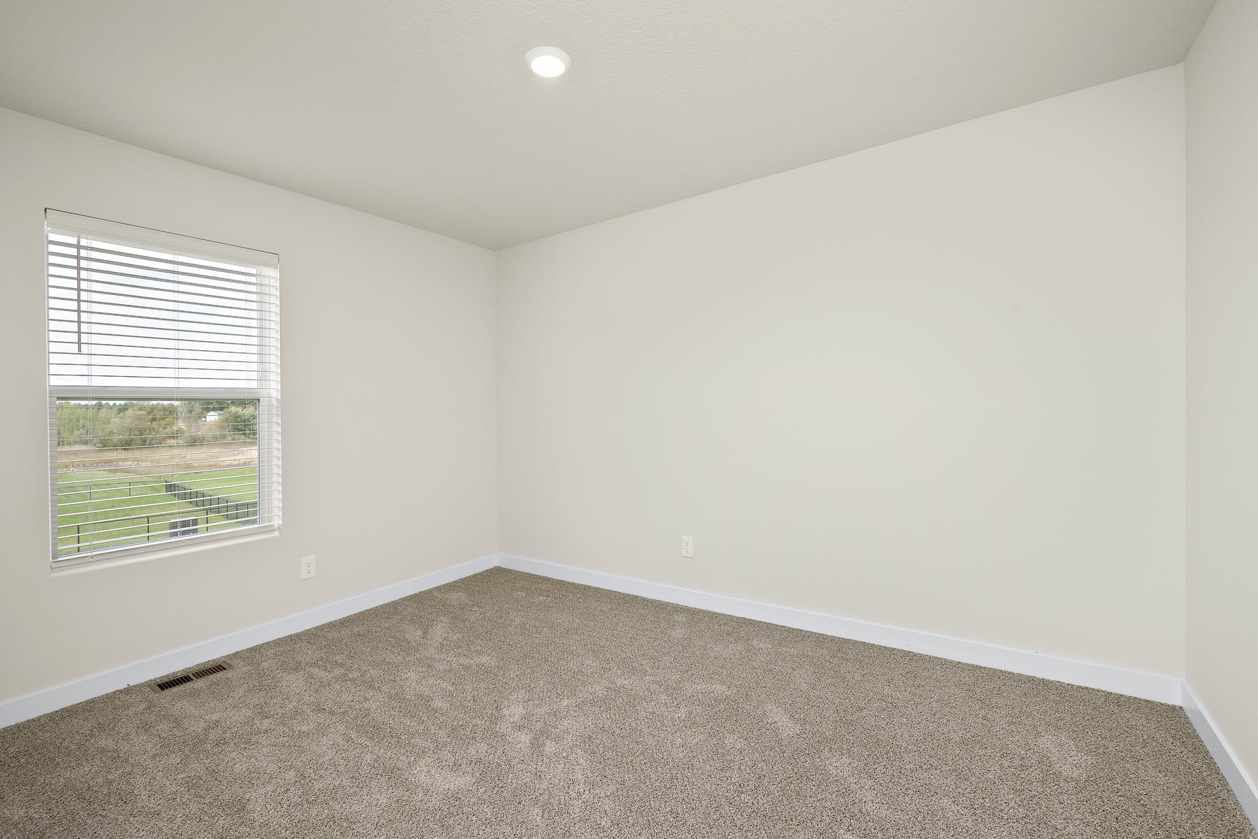 608 Redwood Loop N Property Photo 17