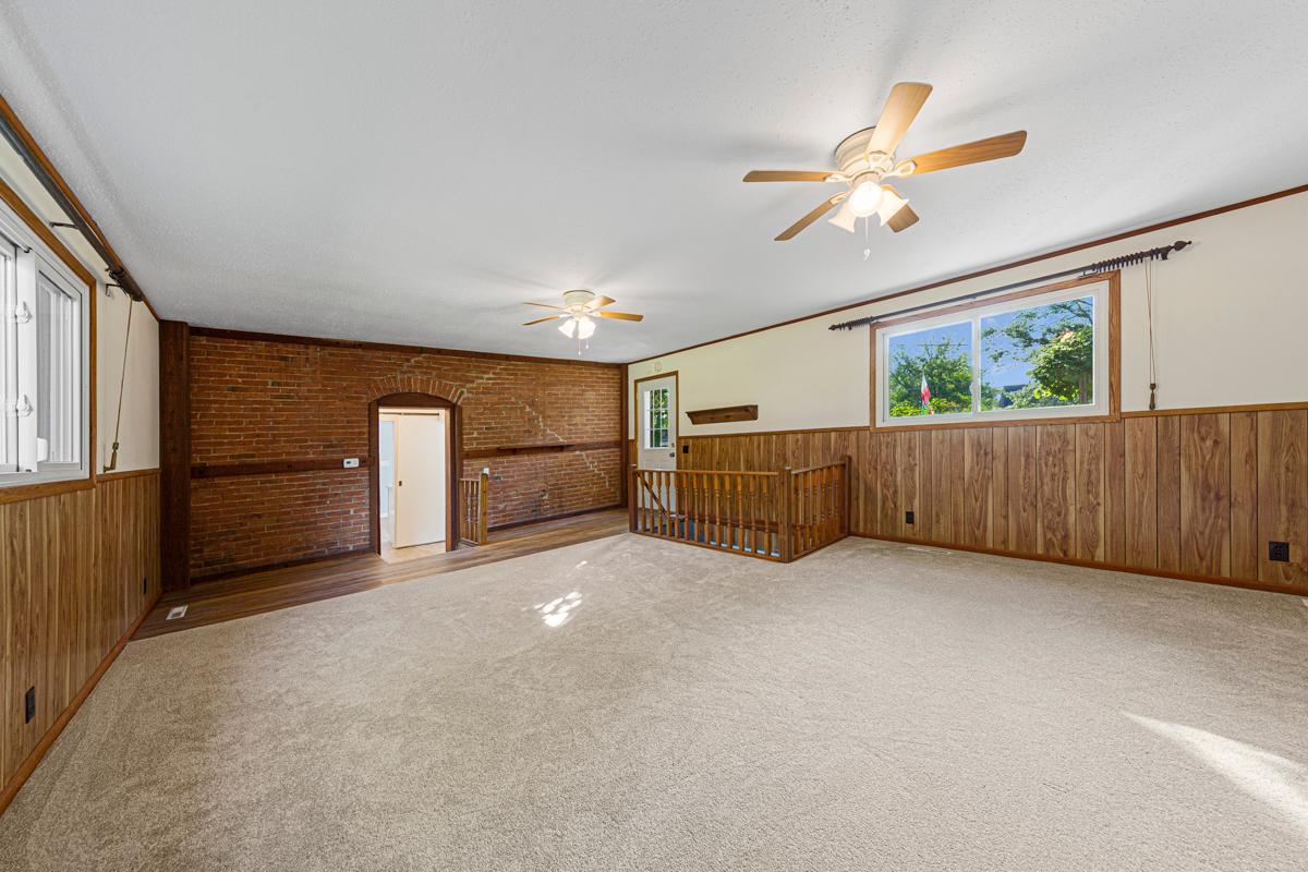 219 Davis Street Property Photo 5