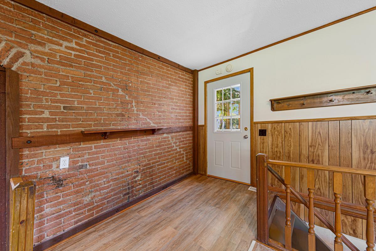 219 Davis Street Property Photo 6