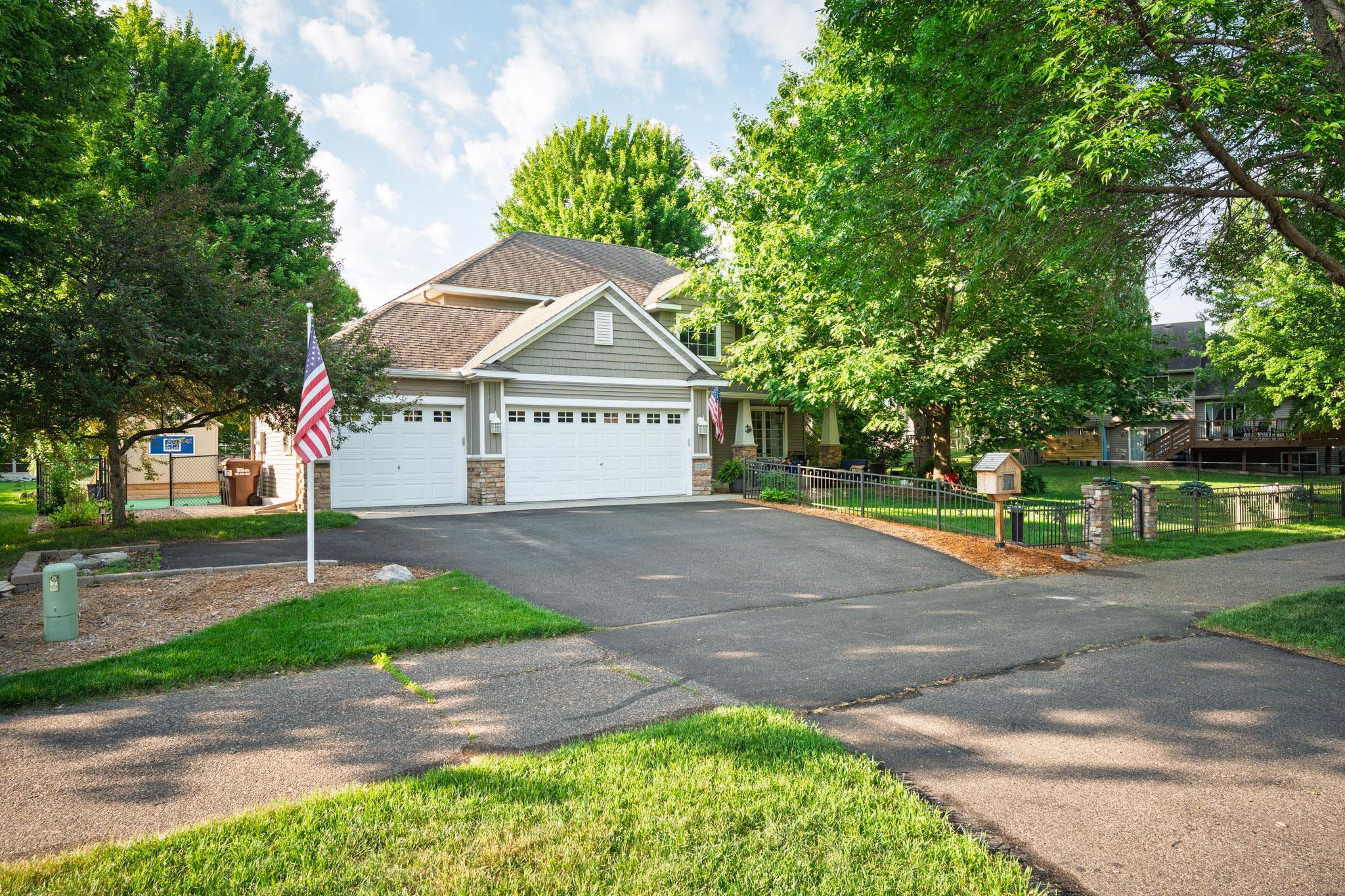 723 36th Street W Property Photo 1