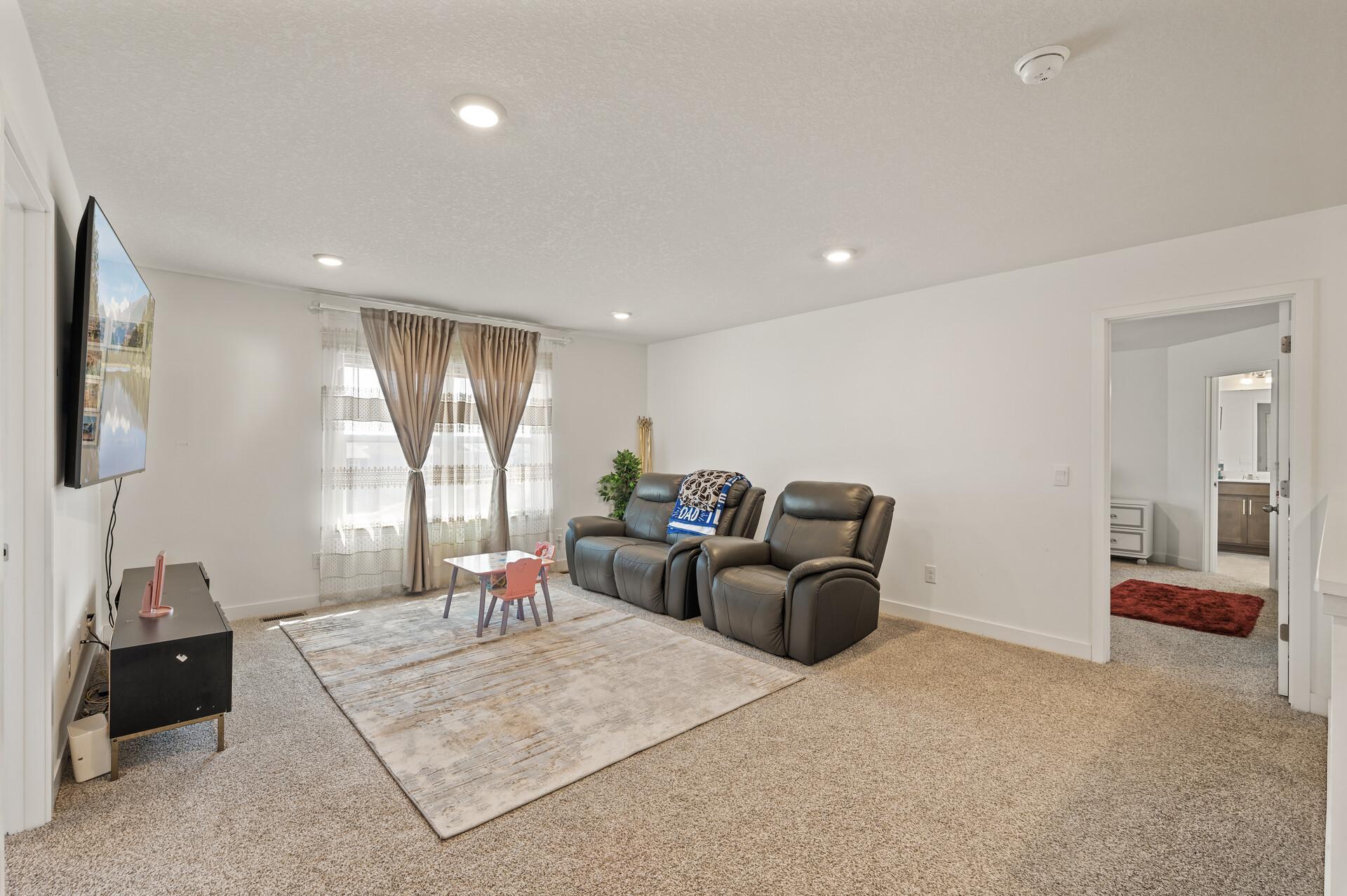 1901 Aztec Avenue Property Photo 14