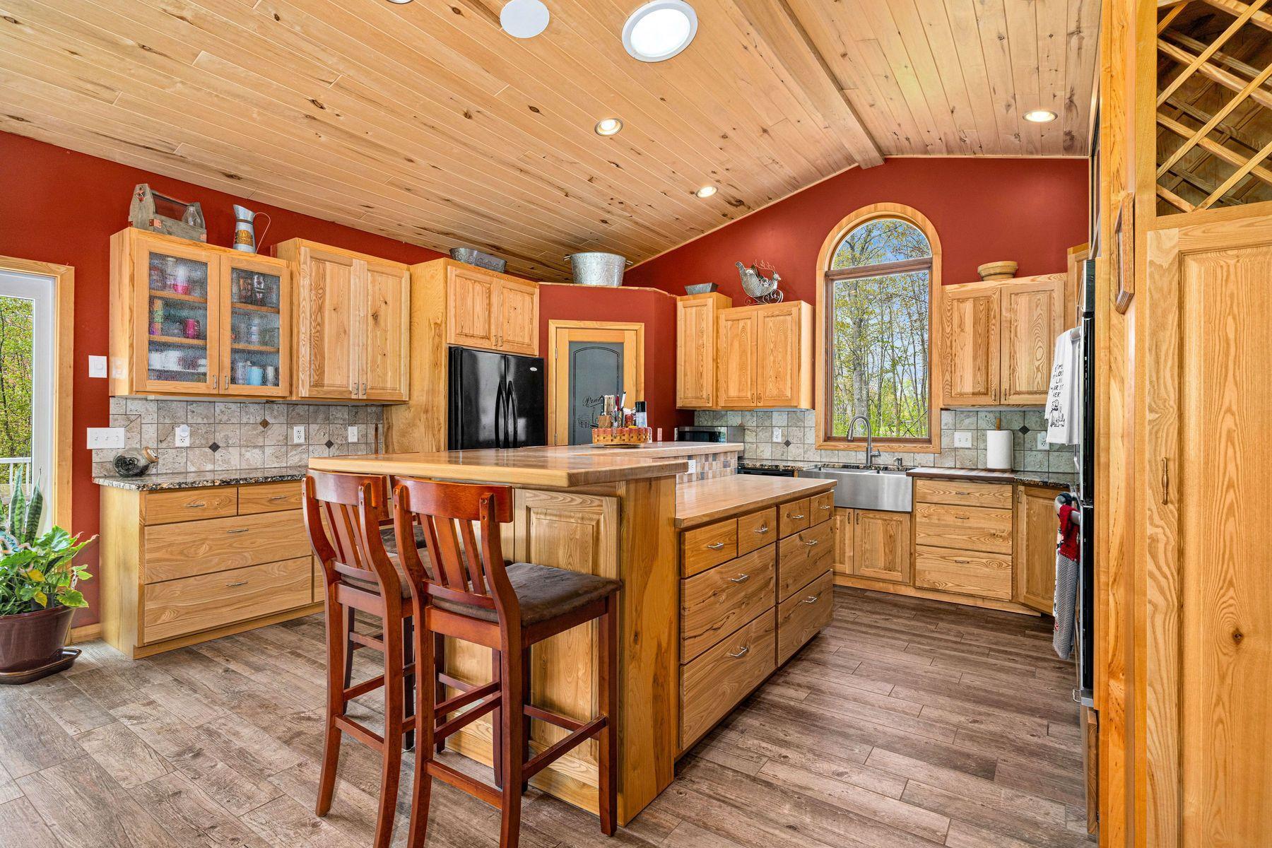 76100 Maple Road Property Photo 7