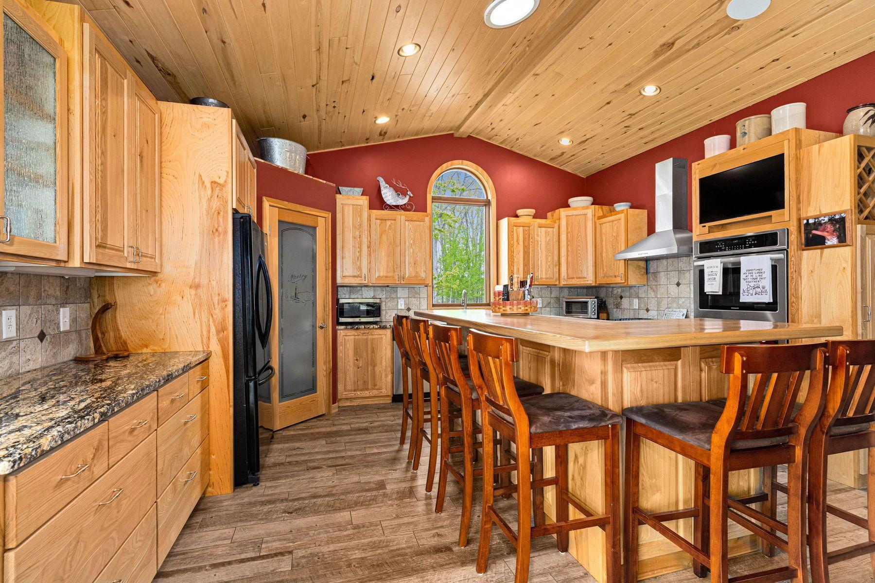 76100 Maple Road Property Photo 8