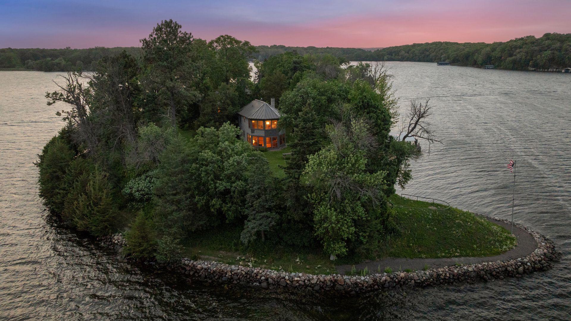 1000 Gale Island Property Photo 5