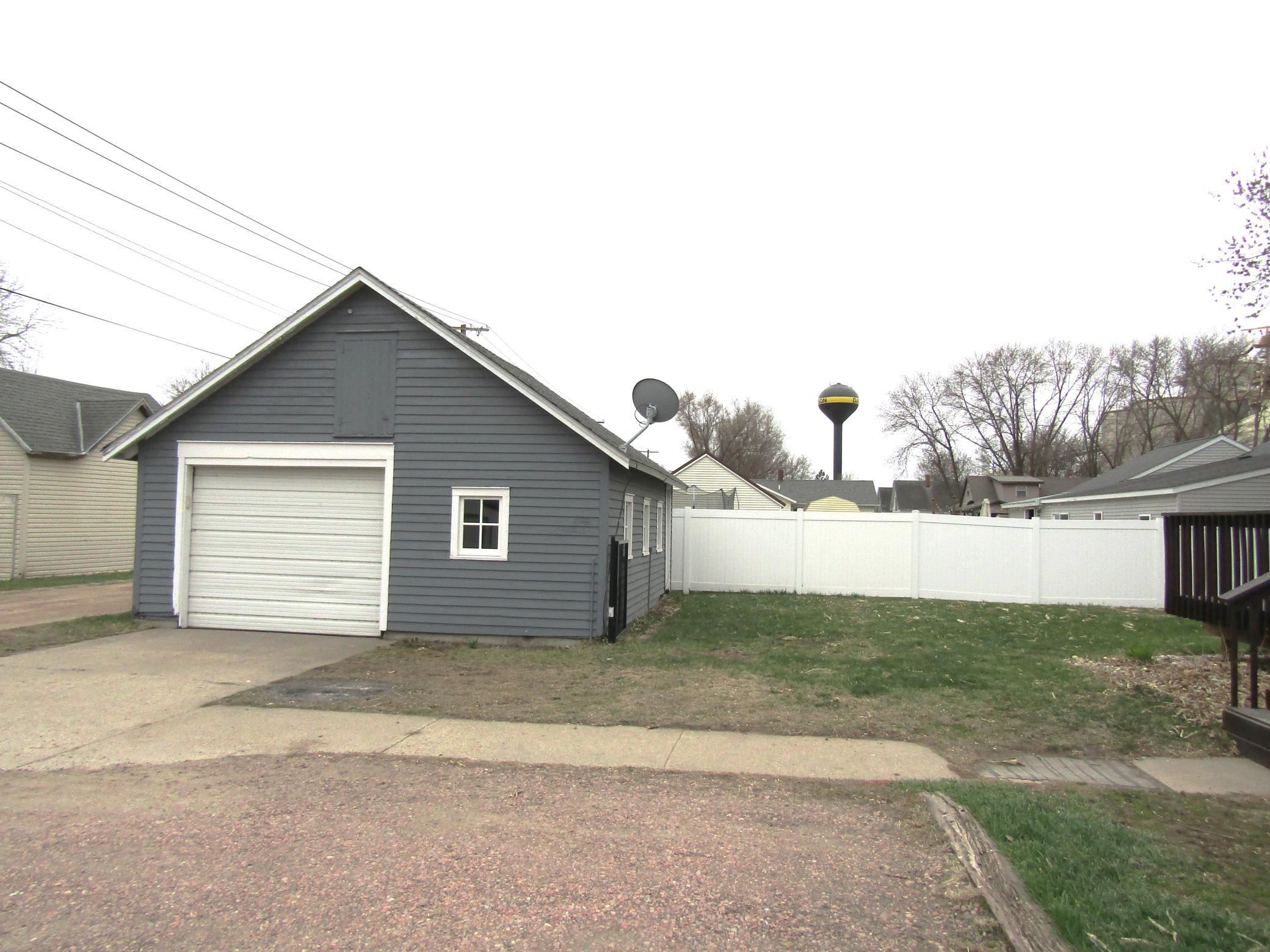 215 7th Street Property Photo 2