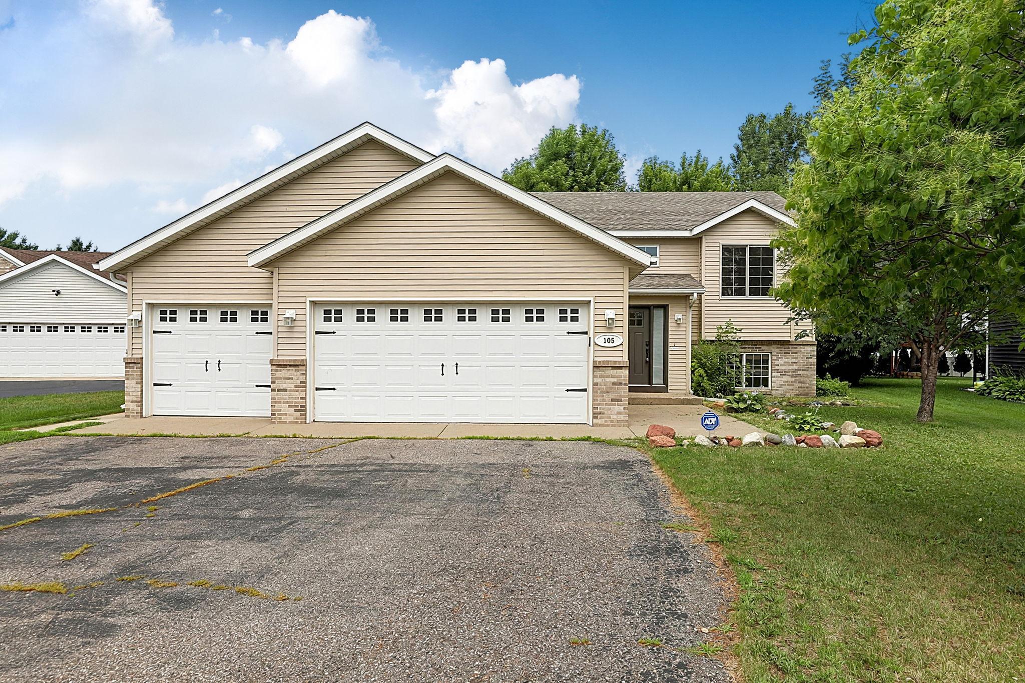 105 Iris Lane Ne Property Photo 1