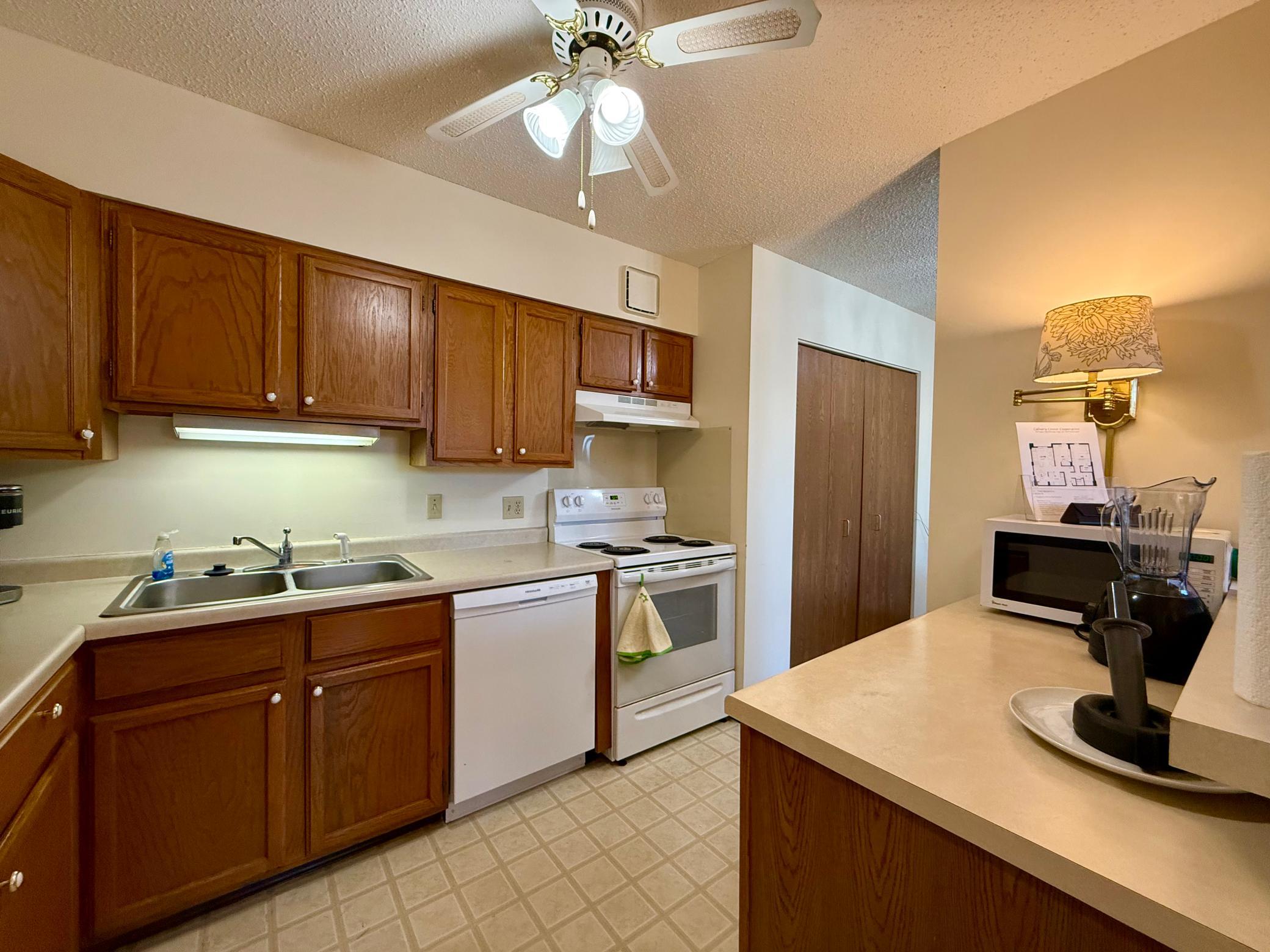 7600 Golden Valley Road 305 Property Photo 6