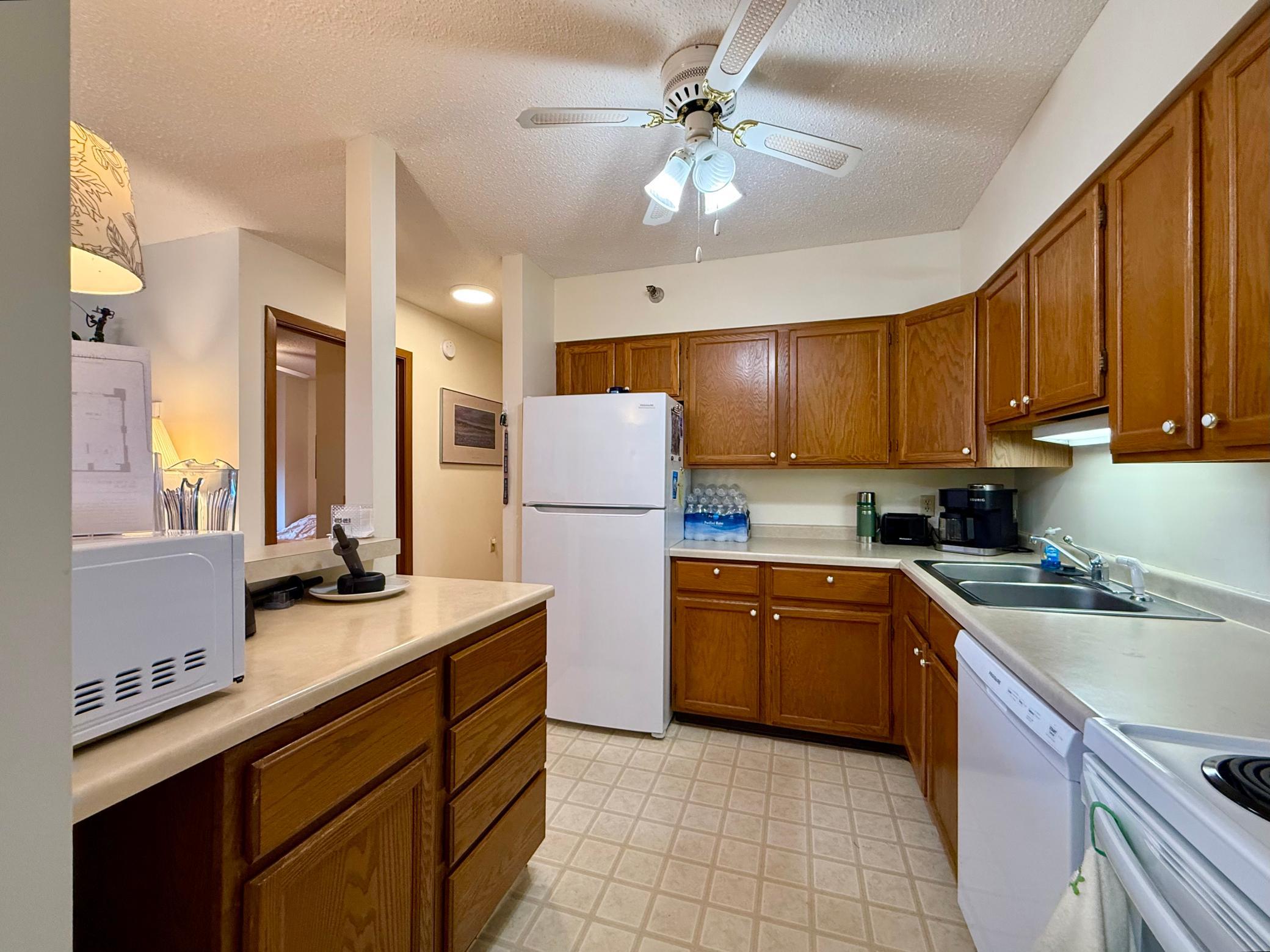 7600 Golden Valley Road 305 Property Photo 7