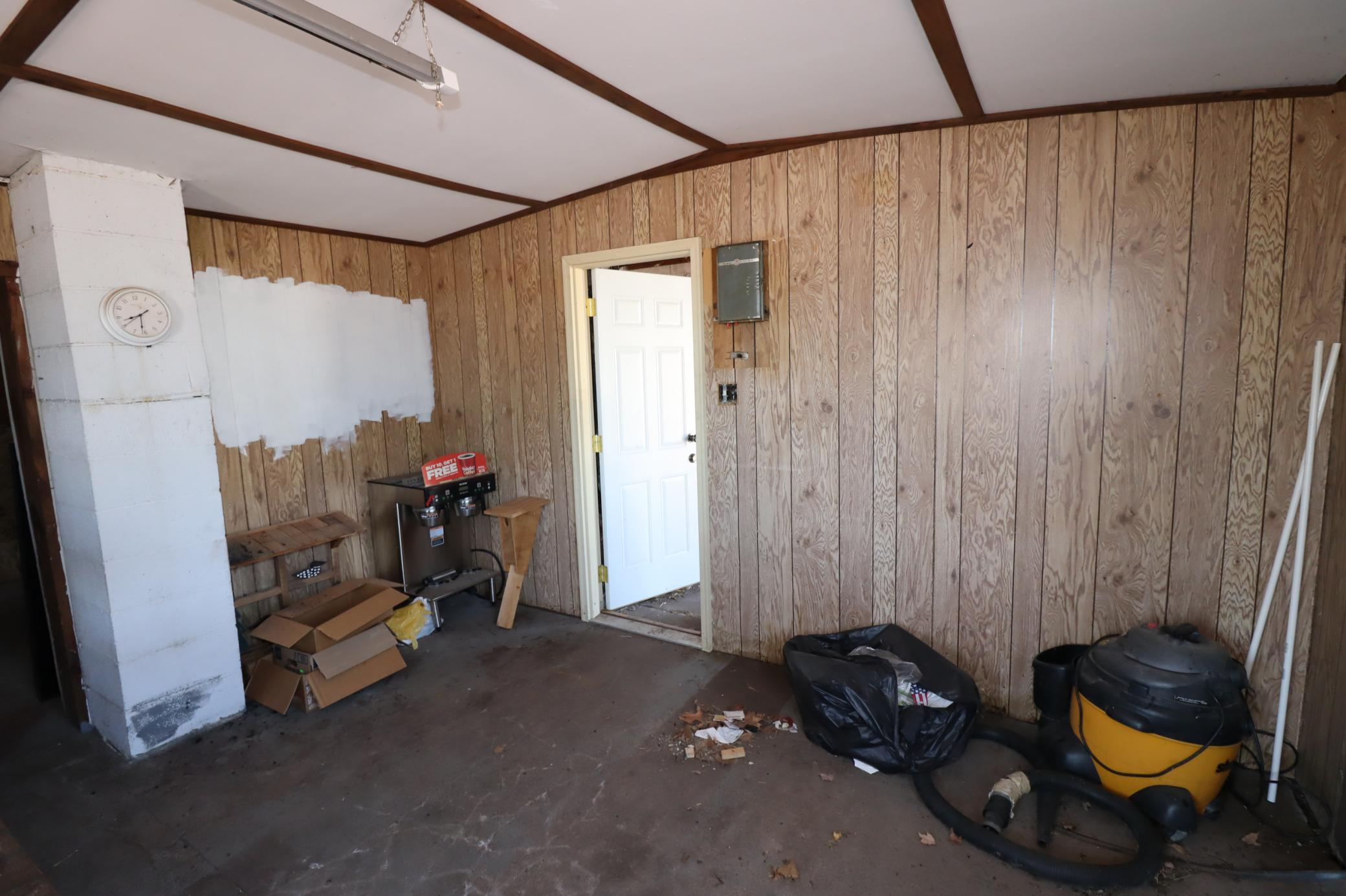 22195 Us Highway 63 Property Photo 41