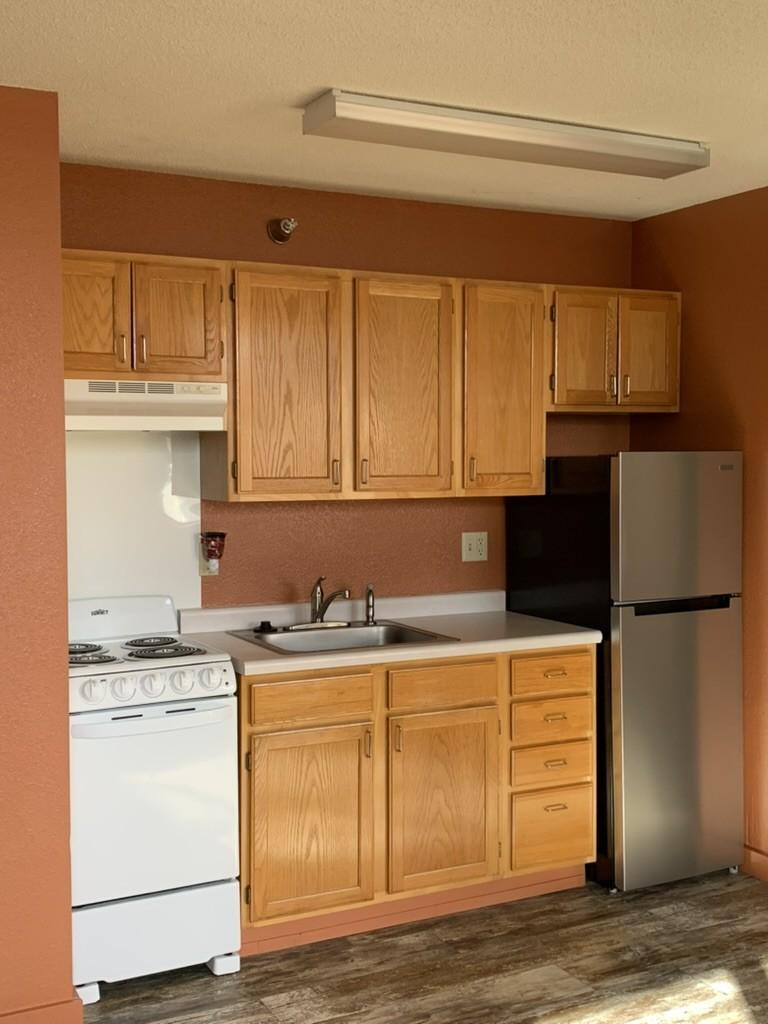 31 Chestnut Street E #4 Property Photo 3