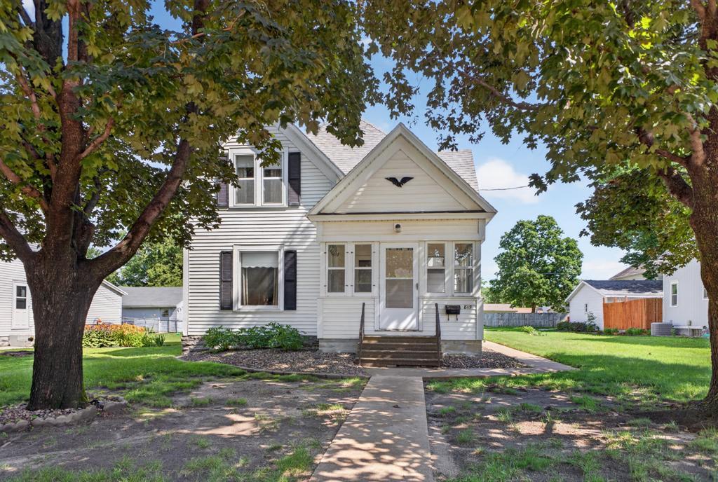 815 E Center Street Property Photo 1