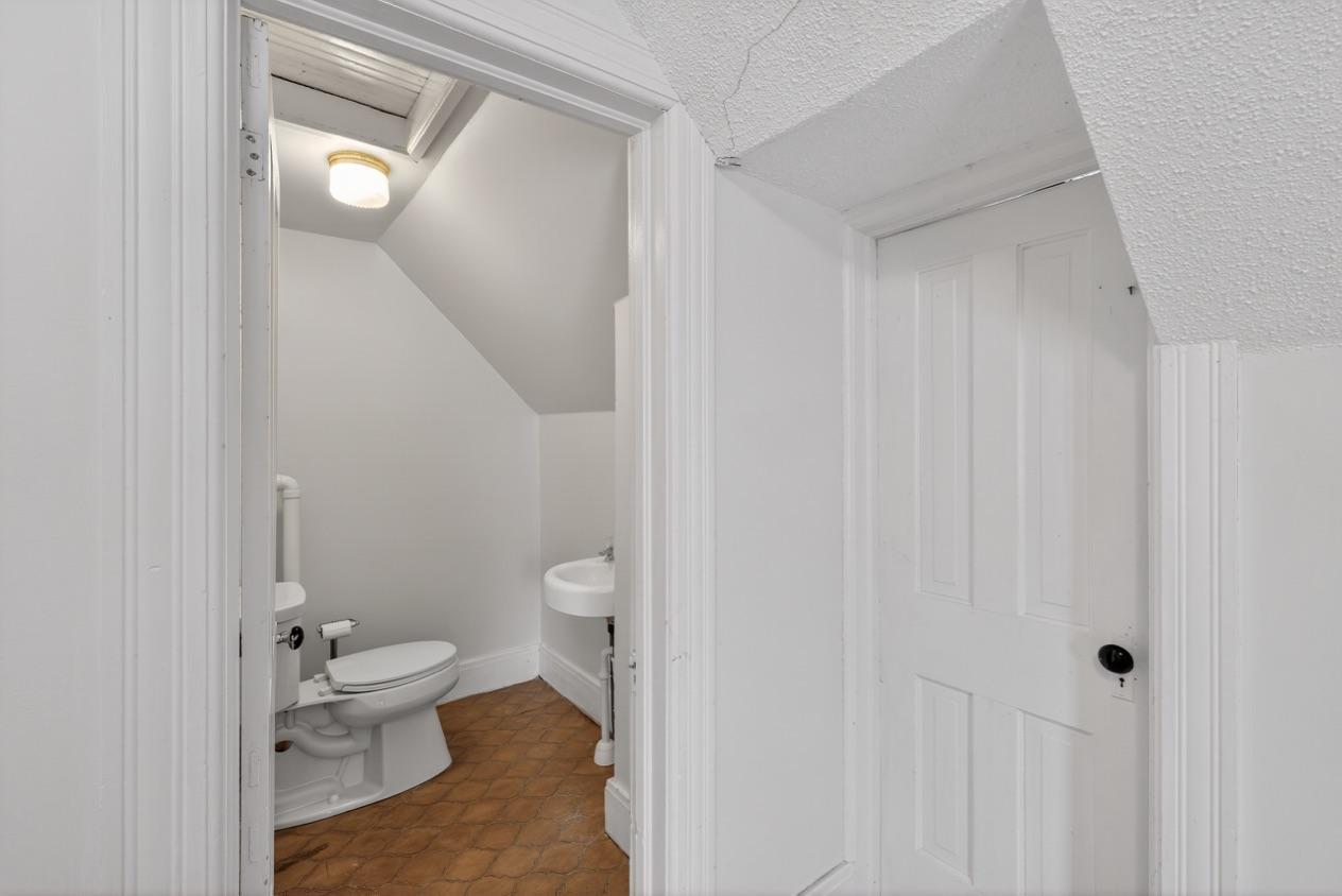 815 E Center Street Property Photo 23