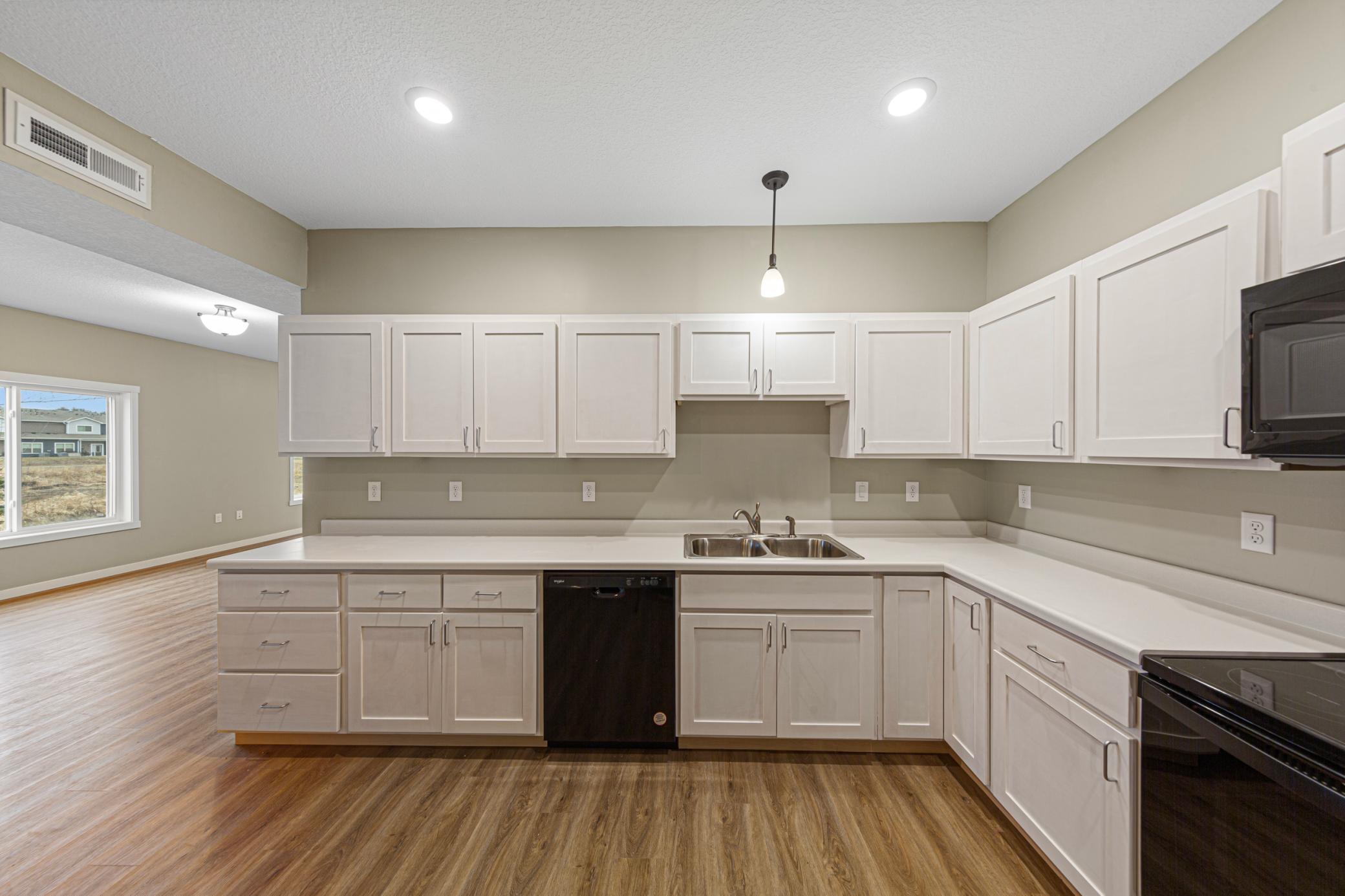 501 Ford Street E Property Photo 13