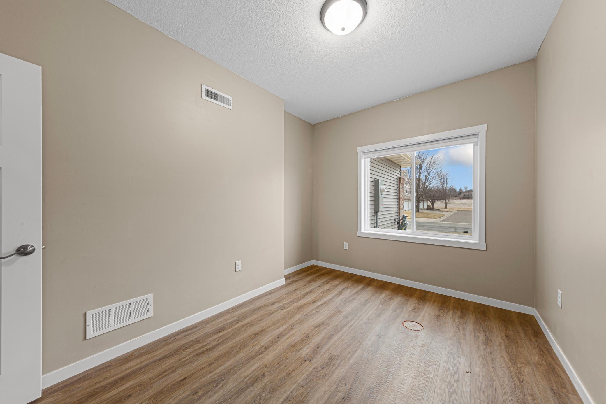 501 Ford Street E Property Photo 20