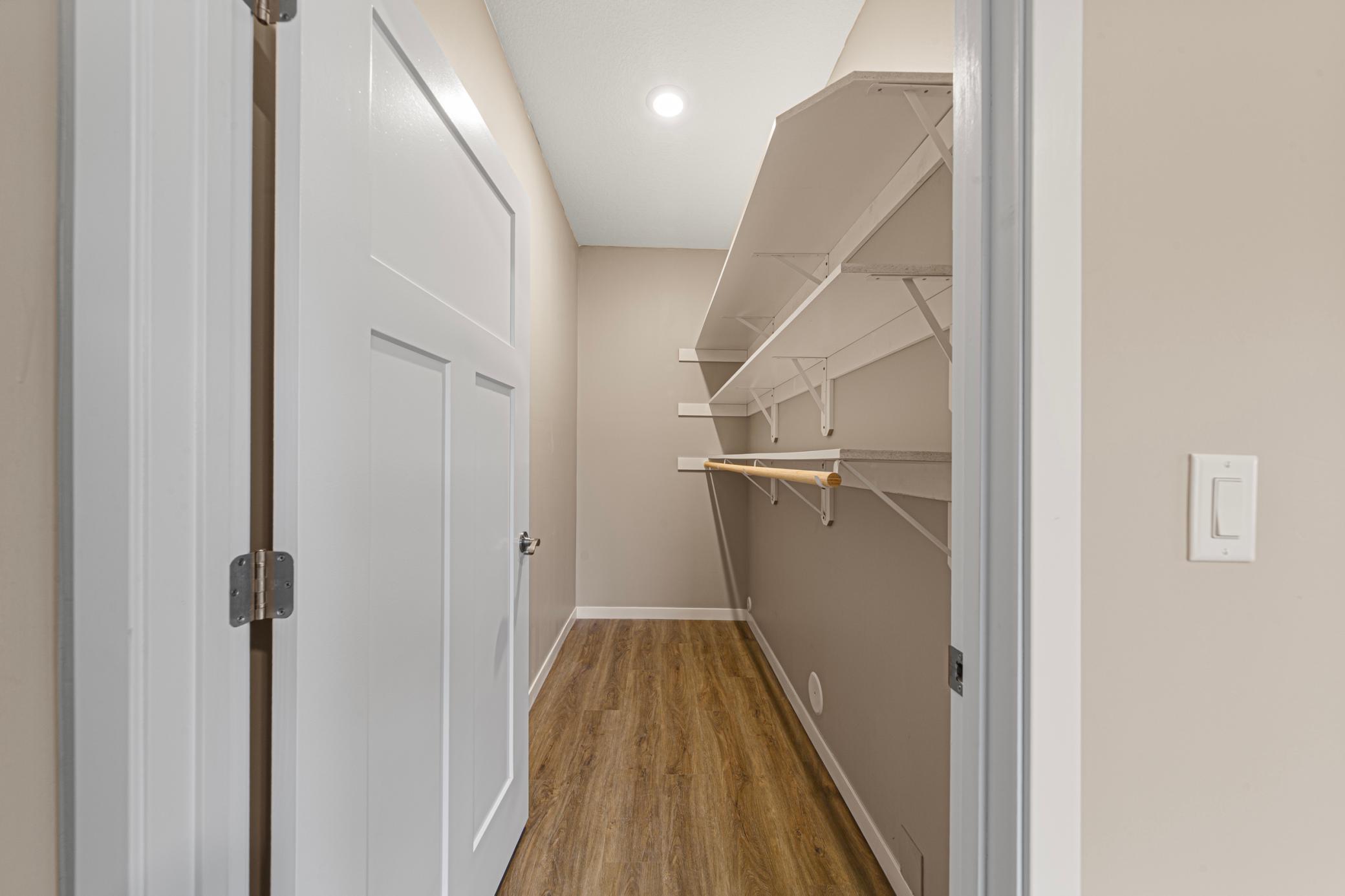 501 Ford Street E Property Photo 25