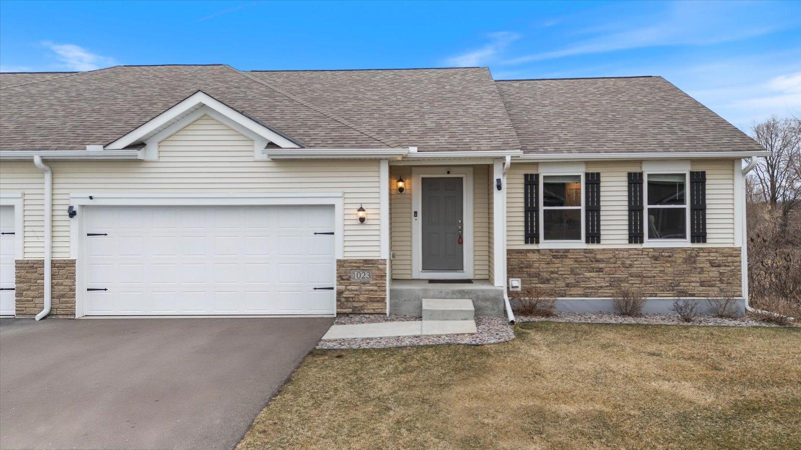1023 White Tail Lane Property Photo 1