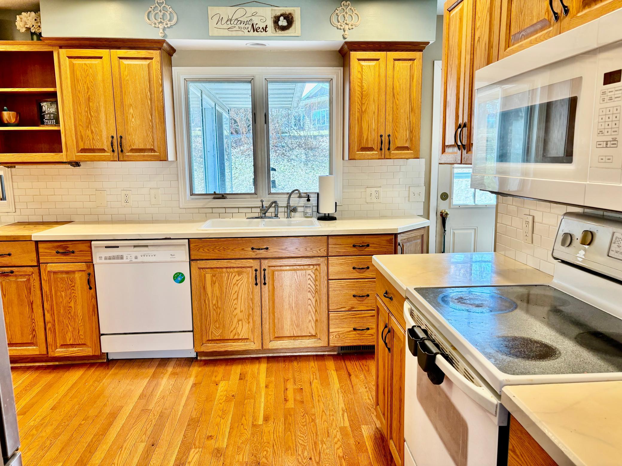 406 Robin Road Property Photo 2