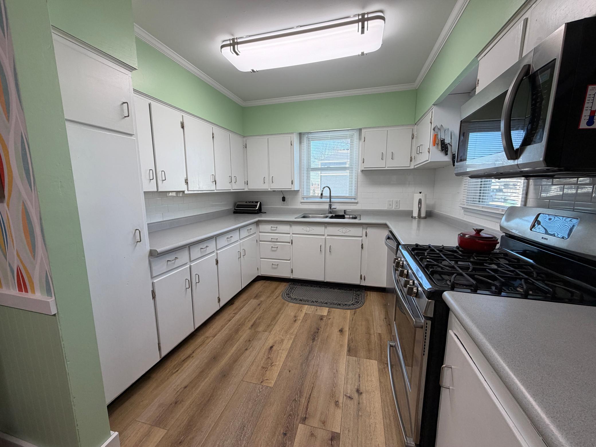 401 Center Street E Property Photo 4