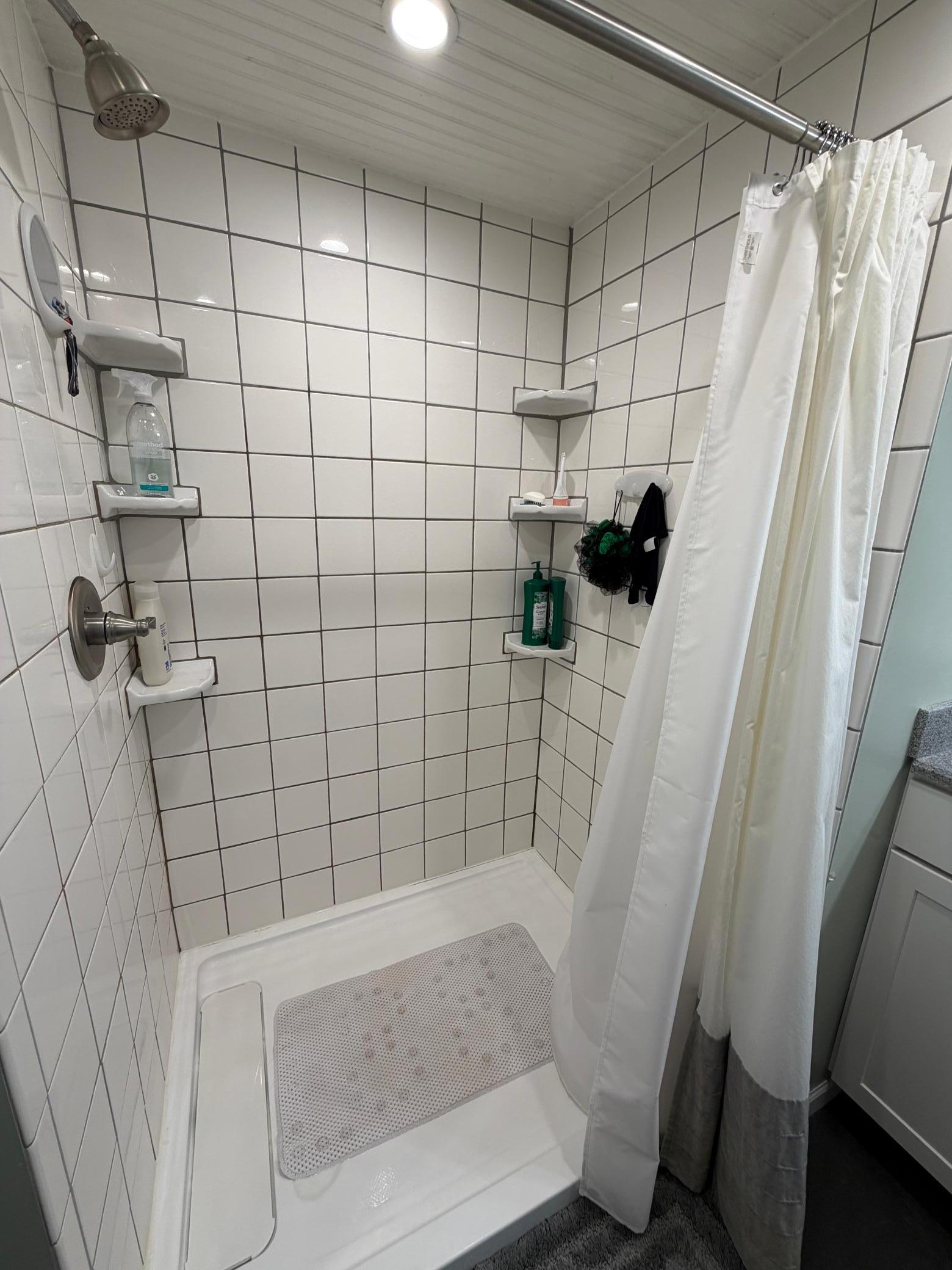401 Center Street E Property Photo 22