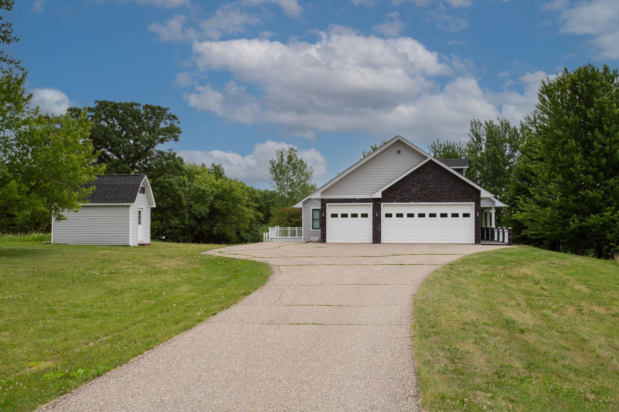 17531 County 41 Boulevard Property Photo 2