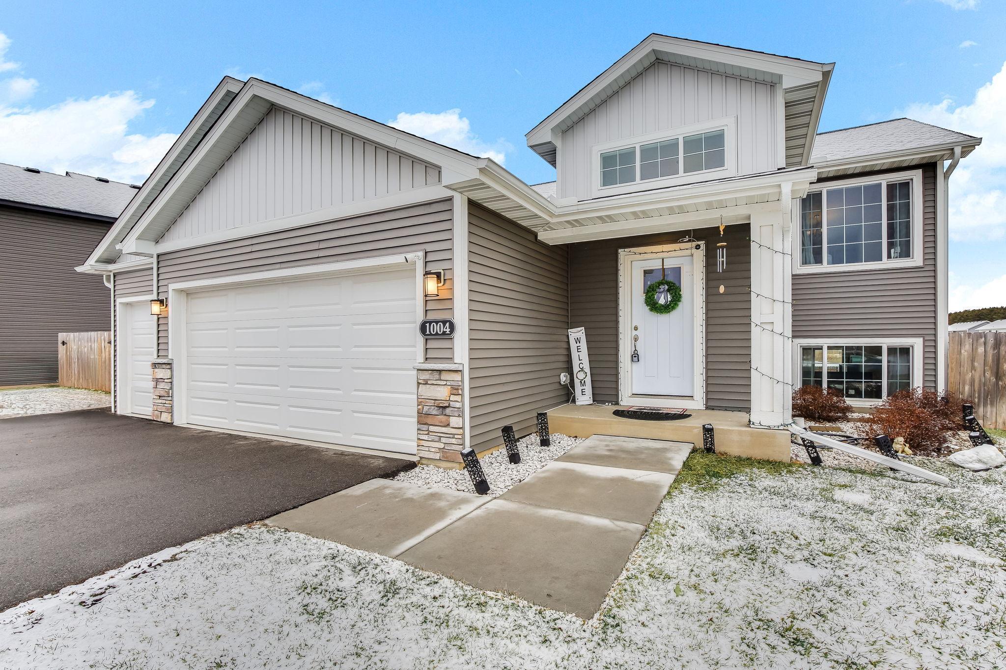 1004 Triumph Trail Ne Property Photo 1