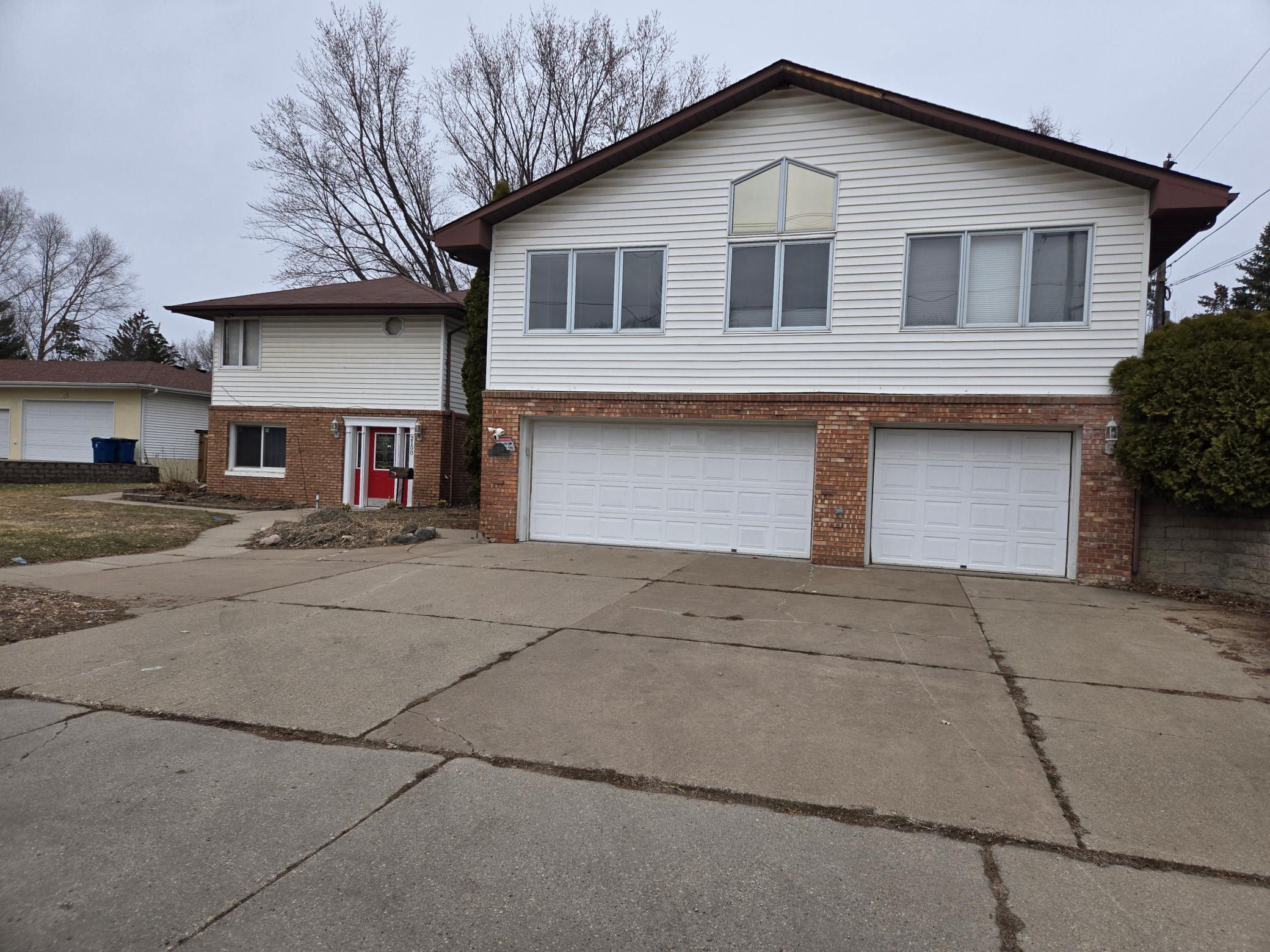 2100 Wentworth Avenue Property Photo 1