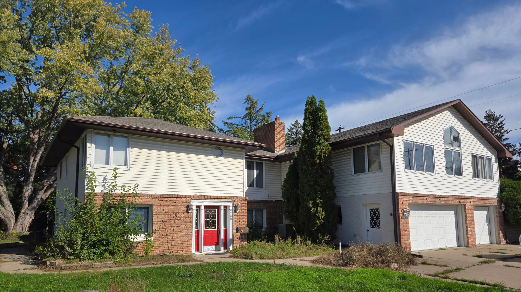 2100 Wentworth Avenue Property Photo 1