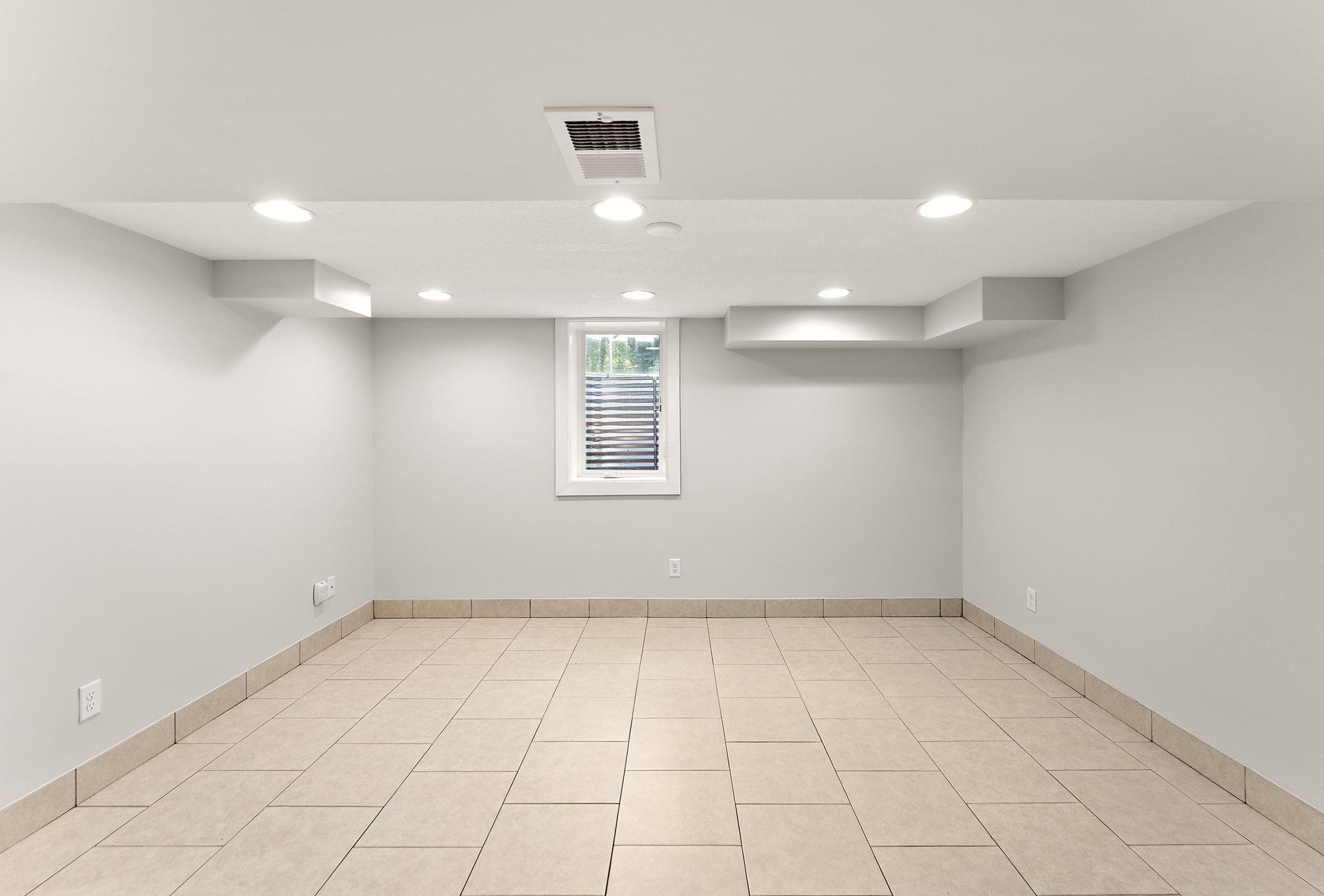551 Pascal Street N Property Photo 24