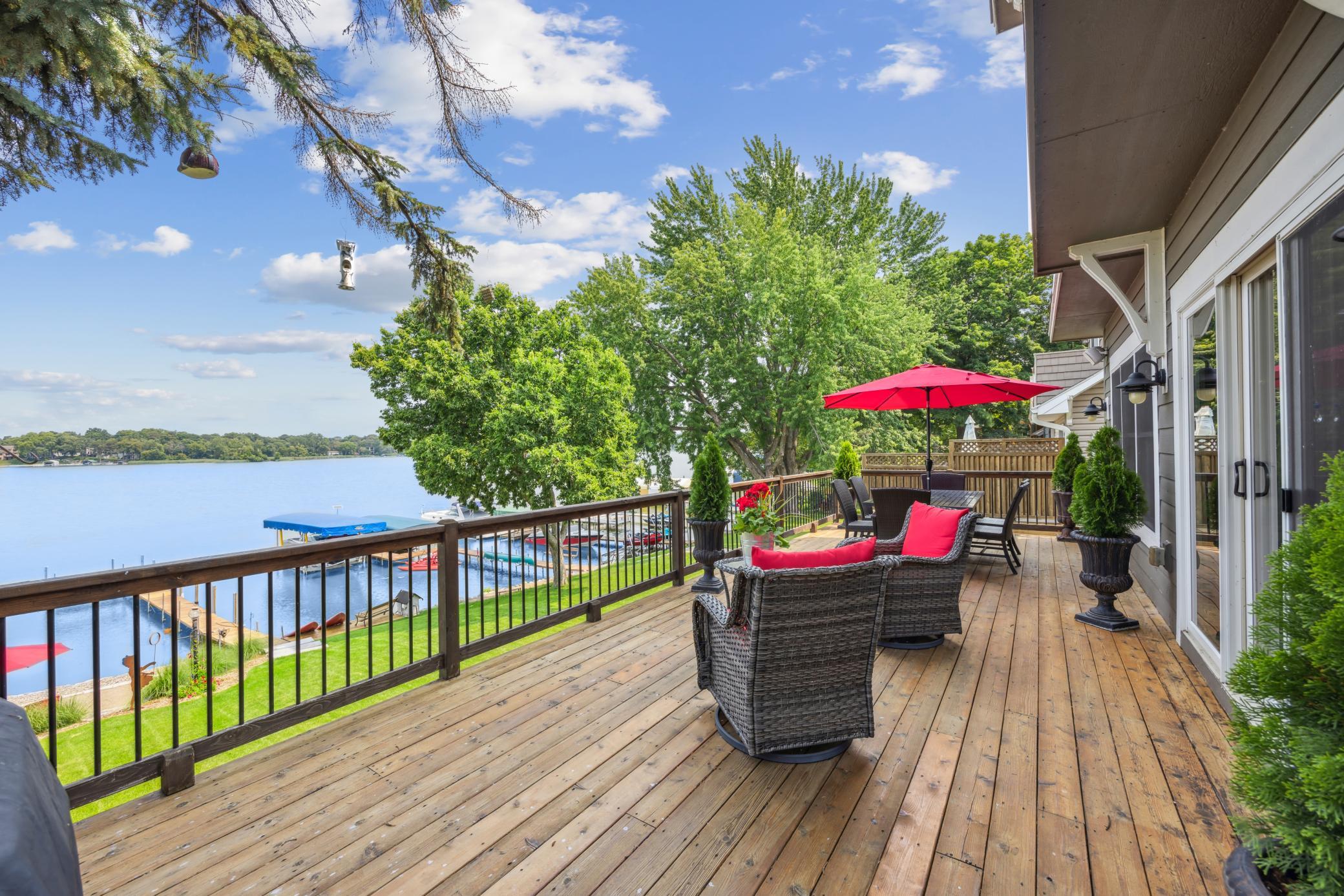 5060 Edgewater Drive Property Photo 4