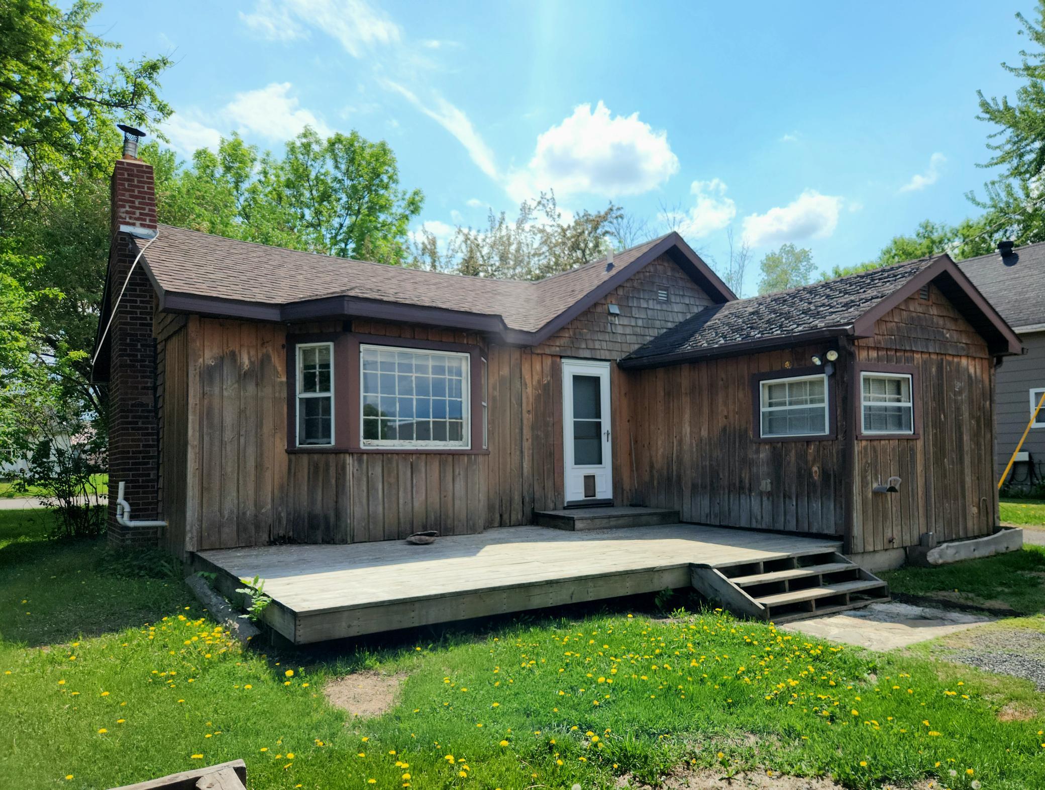 116 12th Street W Property Photo 1